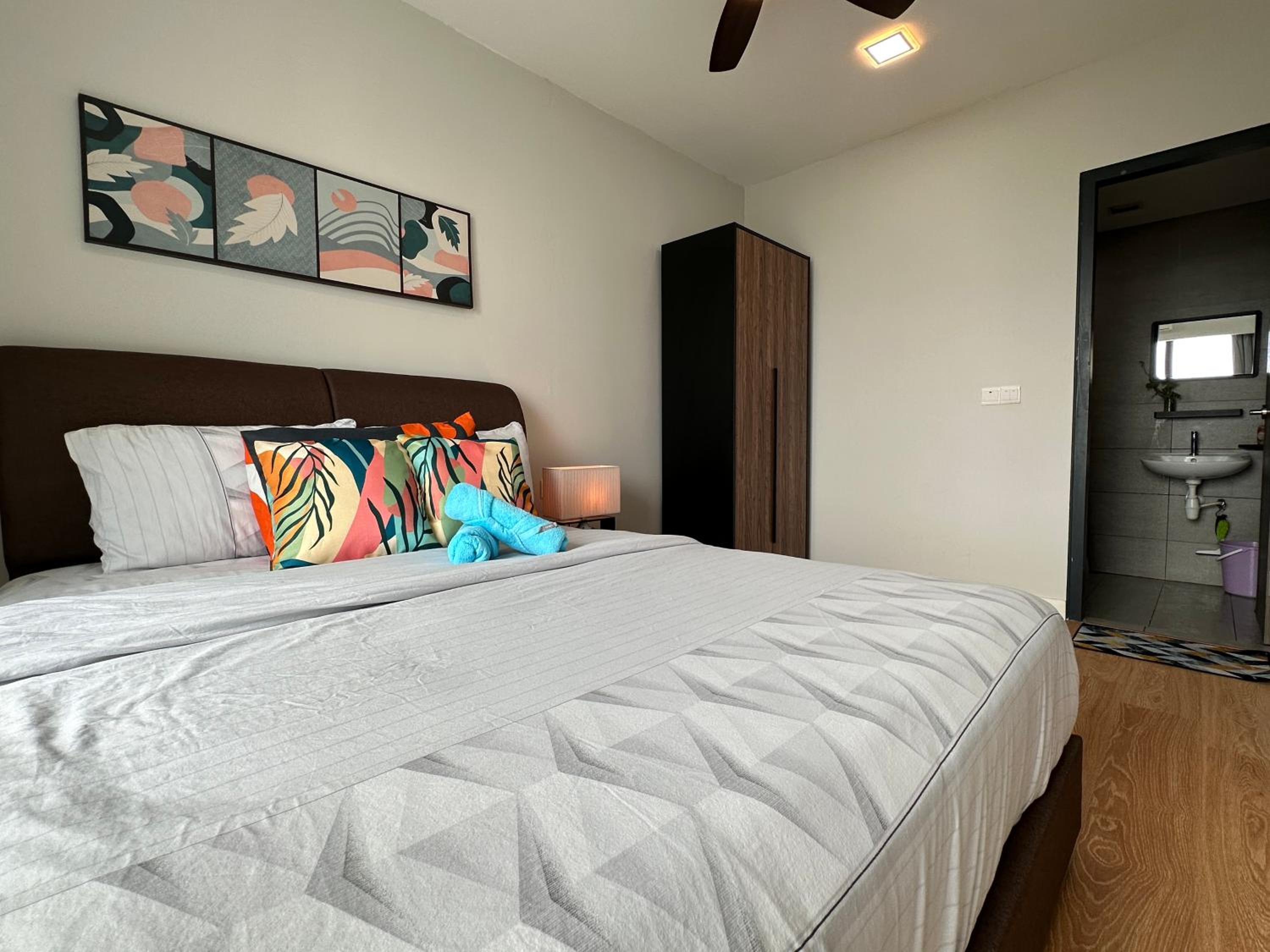 Design Haven Suite - Contemporary Comfort for 2 at Subang Jaya photo 4