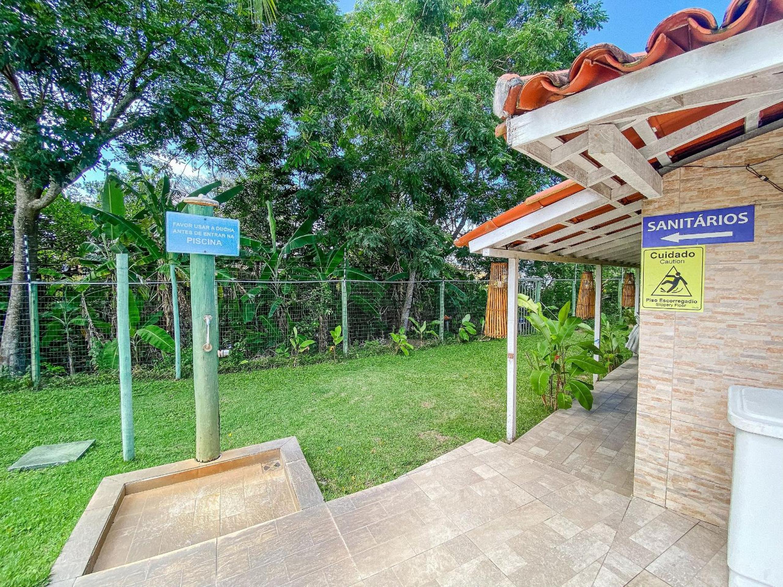 Flat's com 1 quarto, frente praia de Taperapuã, atravessou a rua está na praia, Condomínio Boulevard da Praia conta com piscina, sauna, sala de jogos além 