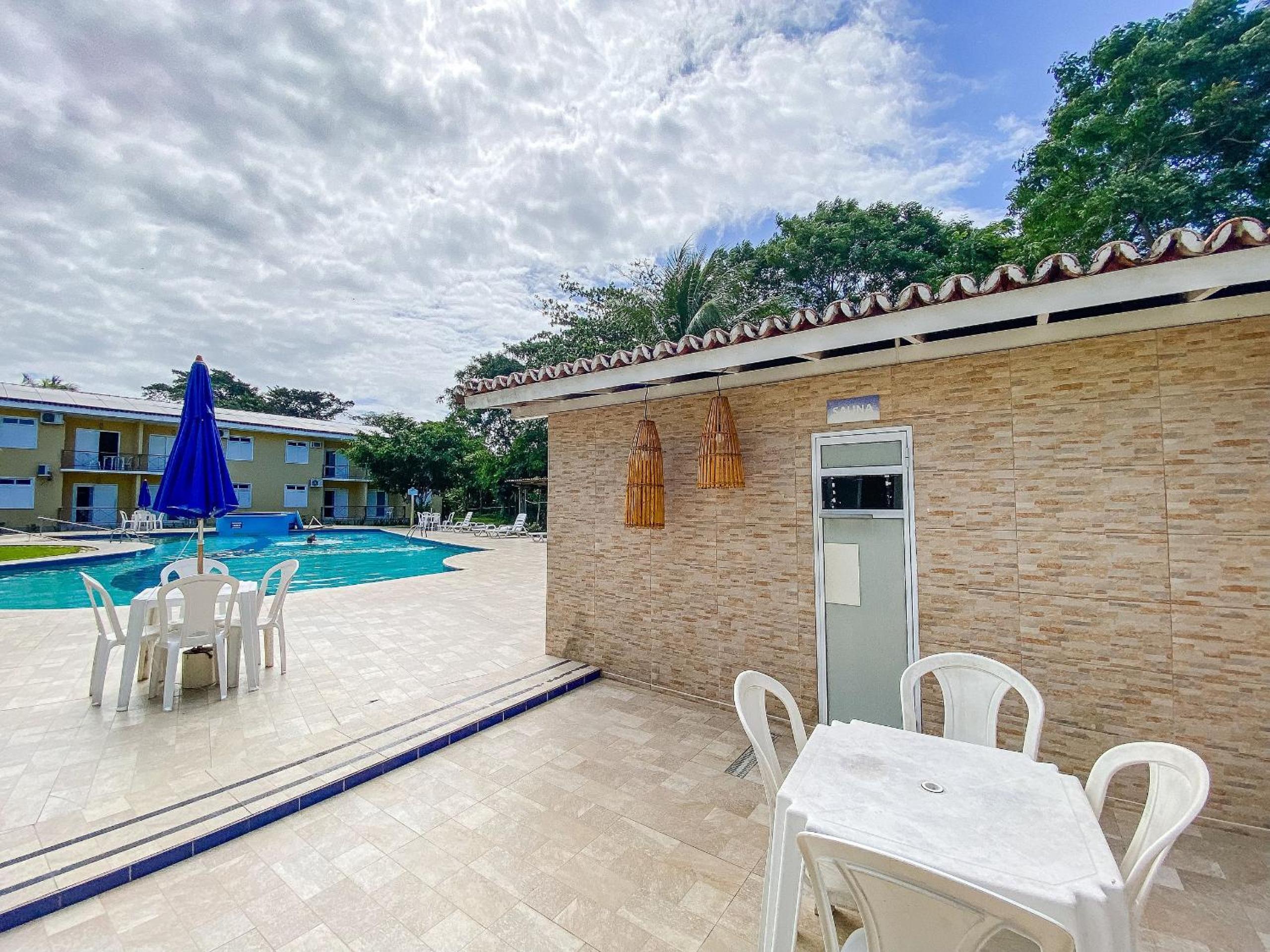 Flat's com 1 quarto, frente praia de Taperapuã, atravessou a rua está na praia, Condomínio Boulevard da Praia conta com piscina, sauna, sala de jogos além 