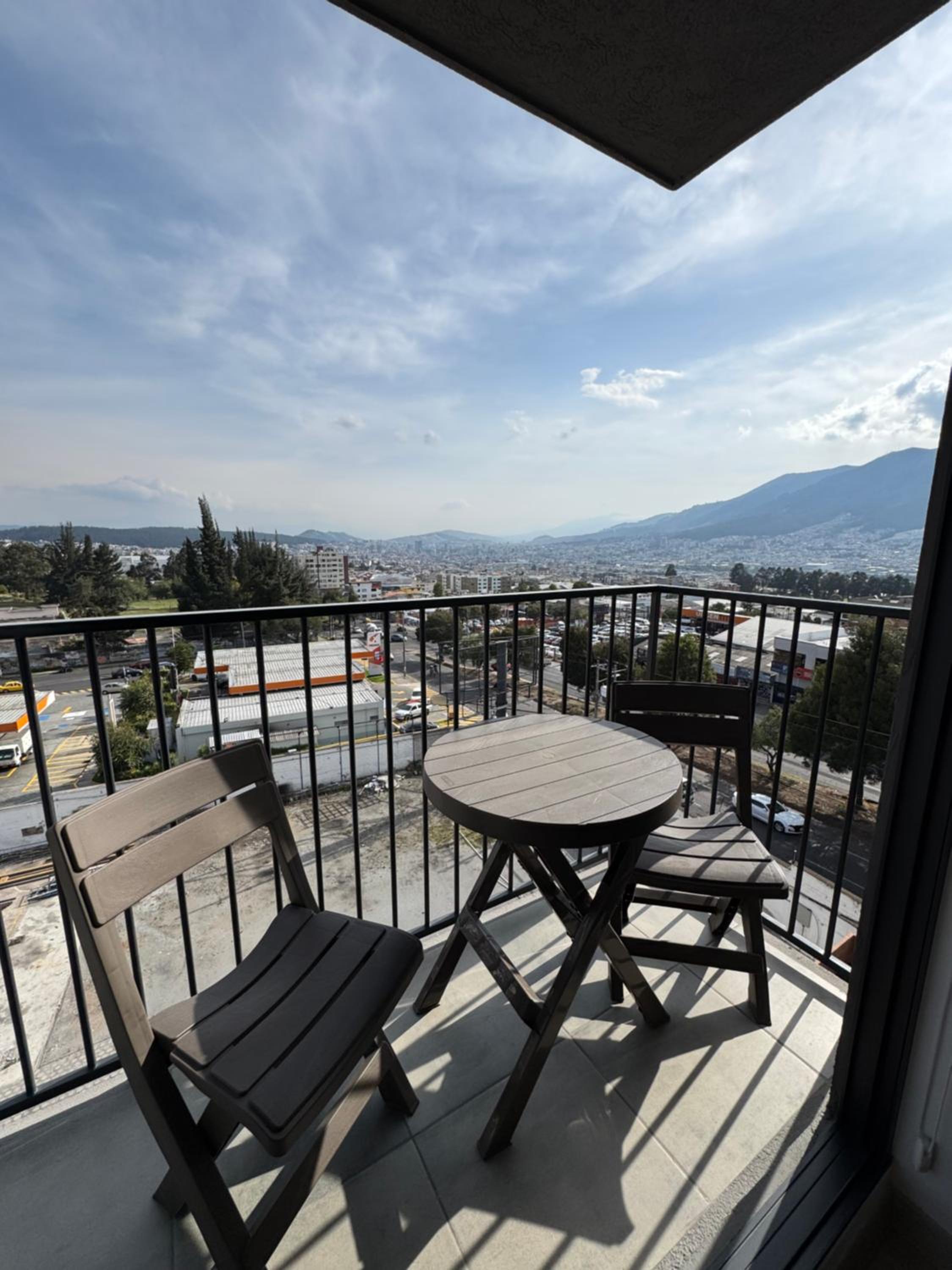 Apartamento norte de Quito, Embajada Americana, Hospital Solca