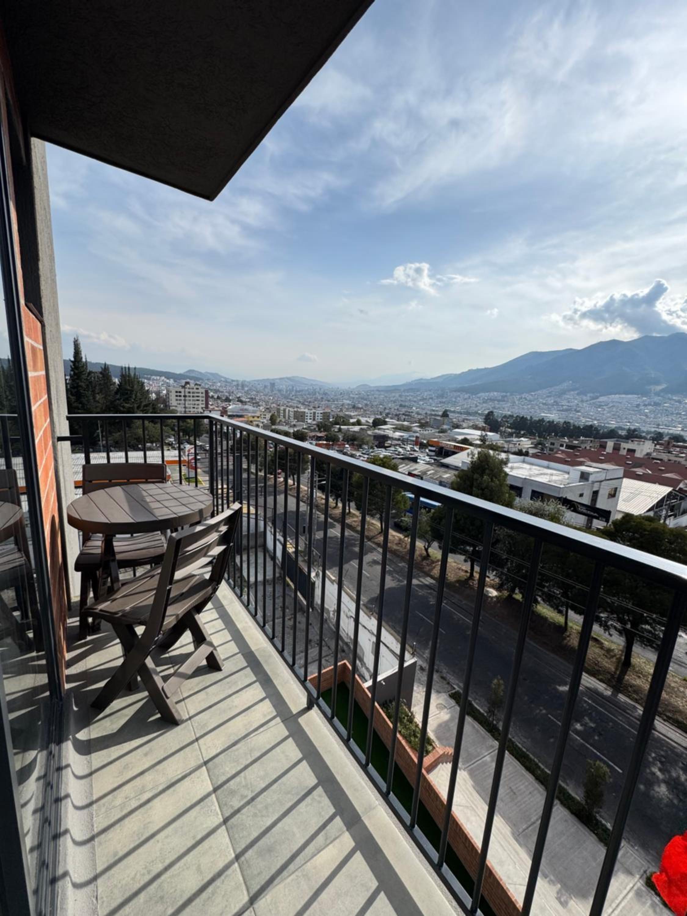 Apartamento norte de Quito, Embajada Americana, Hospital Solca