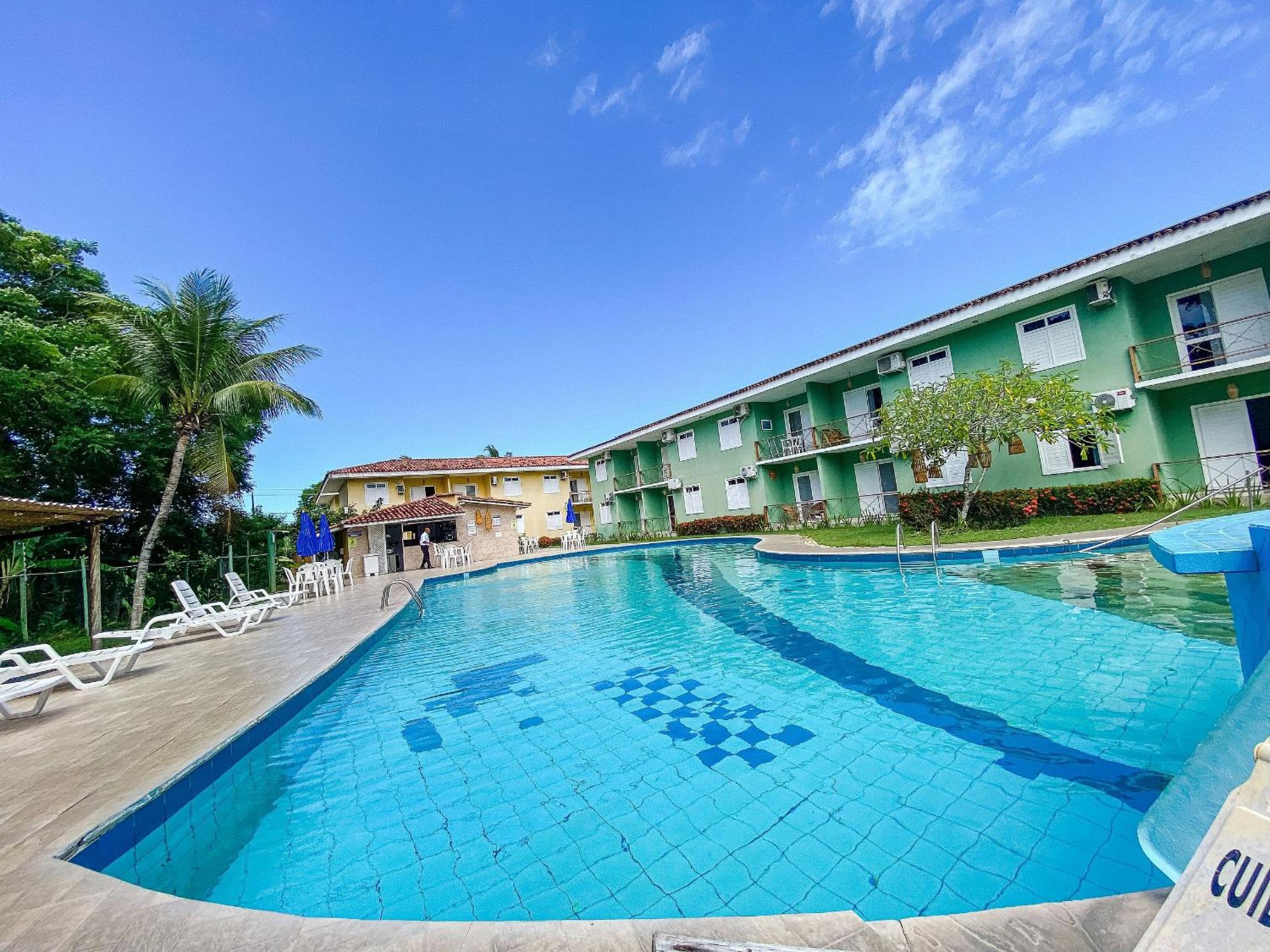 Flat's com 1 quarto, frente praia de Taperapuã, atravessou a rua está na praia, Condomínio Boulevard da Praia conta com piscina, sauna, sala de jogos além 