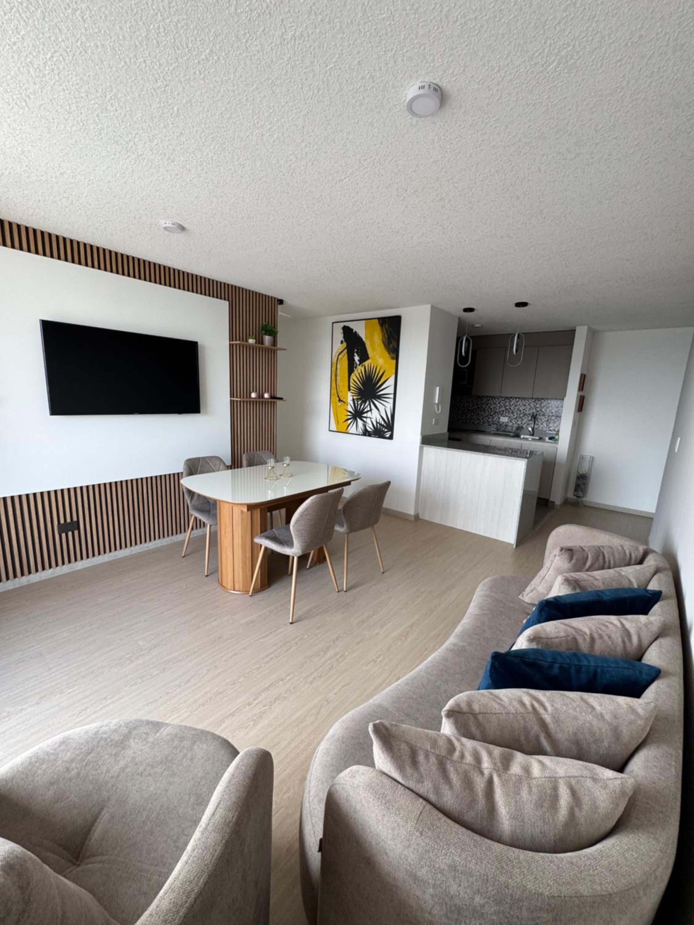 Apartamento norte de Quito, Embajada Americana, Hospital Solca