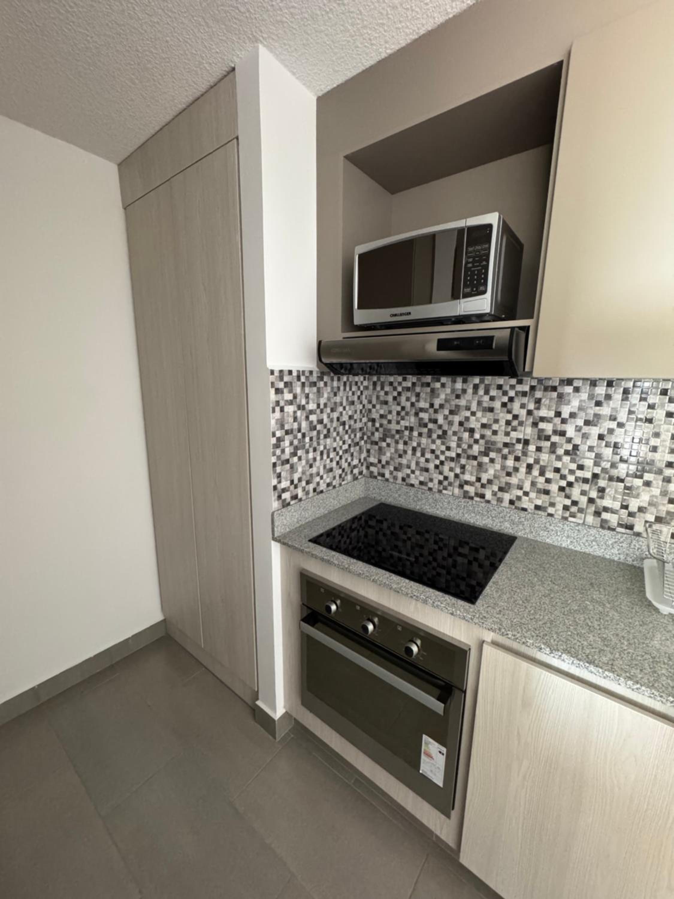 Apartamento norte de Quito, Embajada Americana, Hospital Solca