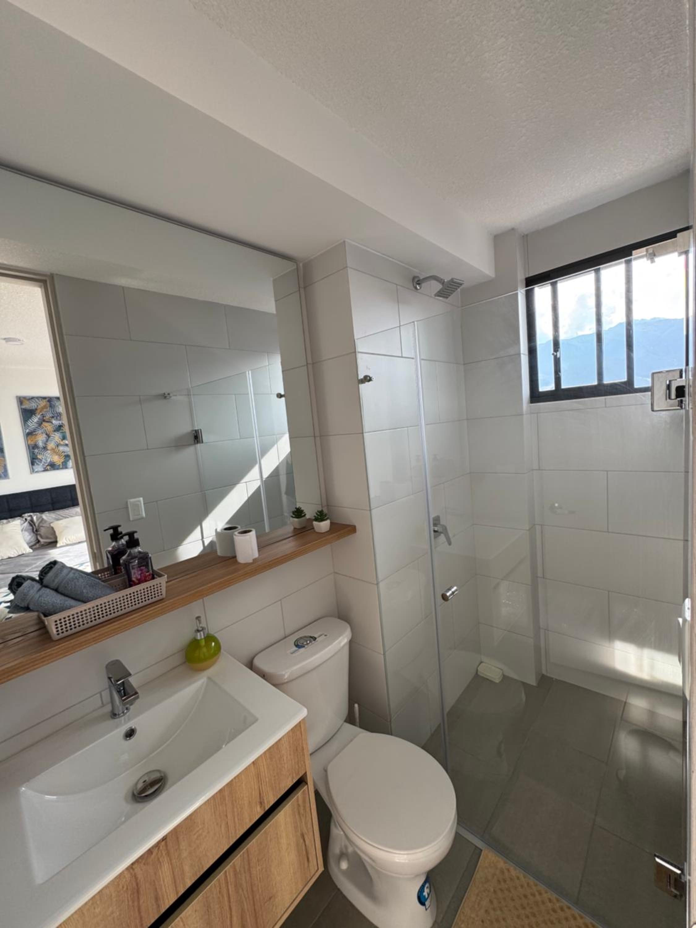 Apartamento norte de Quito, Embajada Americana, Hospital Solca