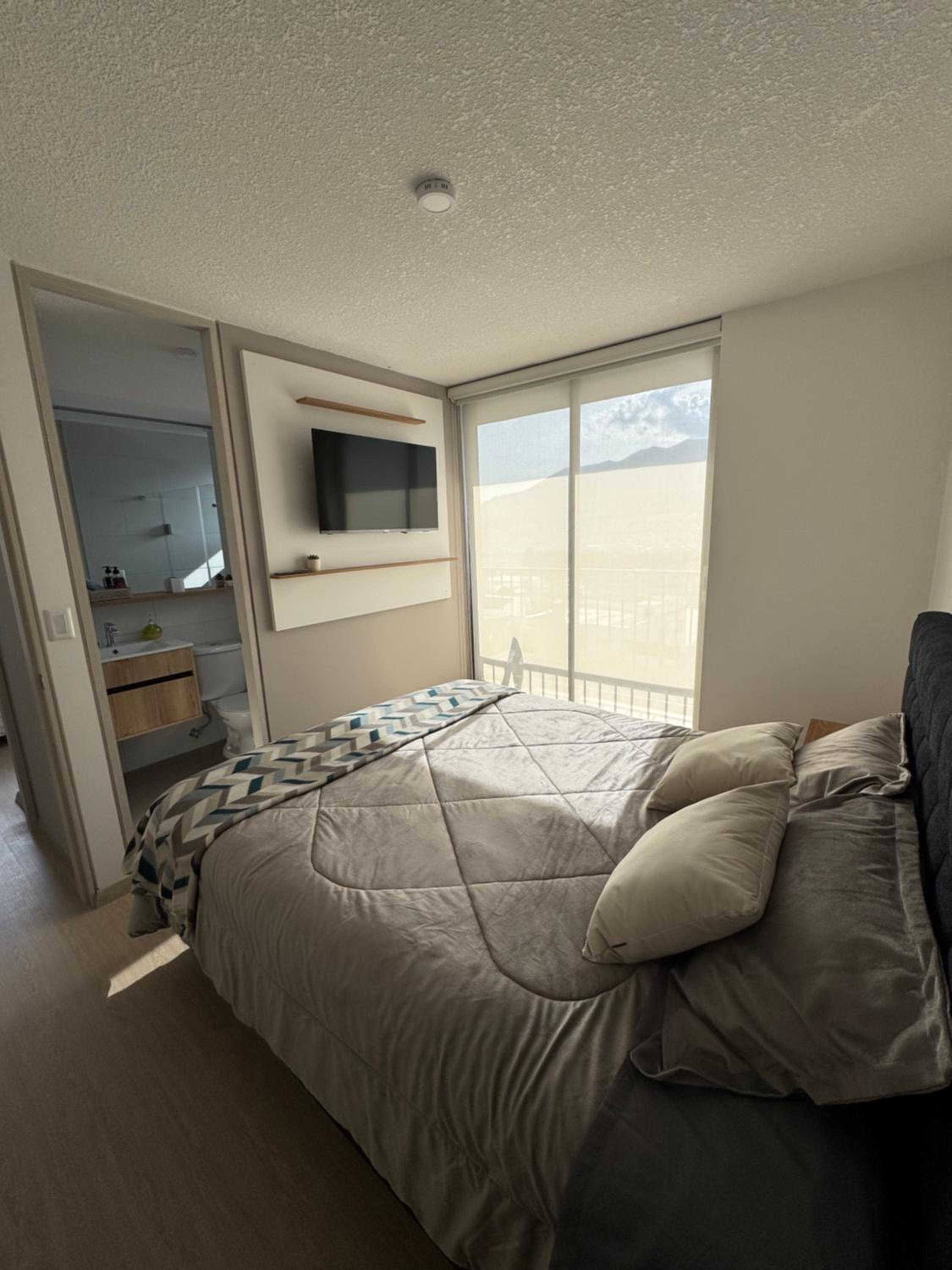 Apartamento norte de Quito, Embajada Americana, Hospital Solca