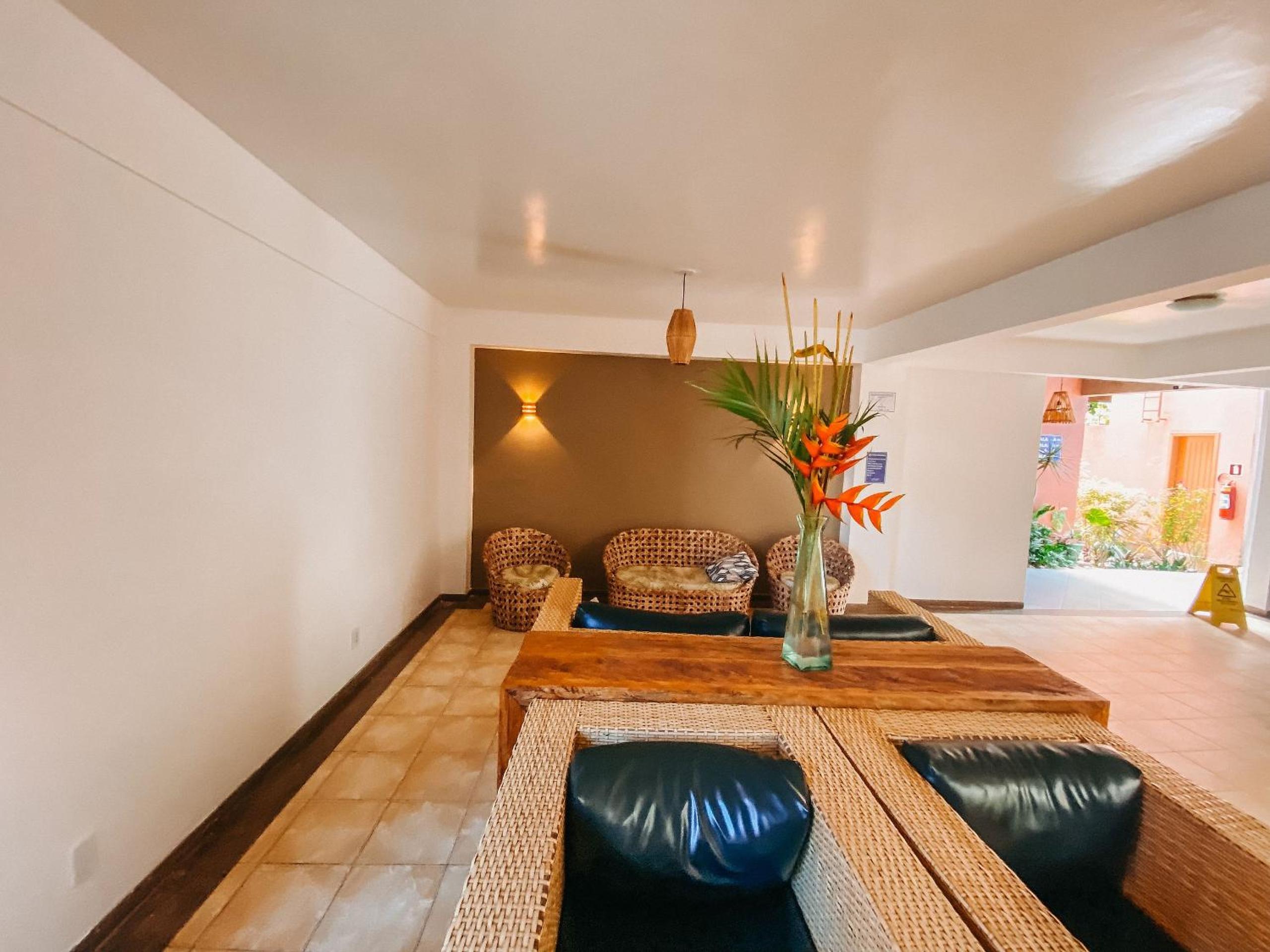 Flat's com 1 quarto, frente praia de Taperapuã, atravessou a rua está na praia, Condomínio Boulevard da Praia conta com piscina, sauna, sala de jogos além 