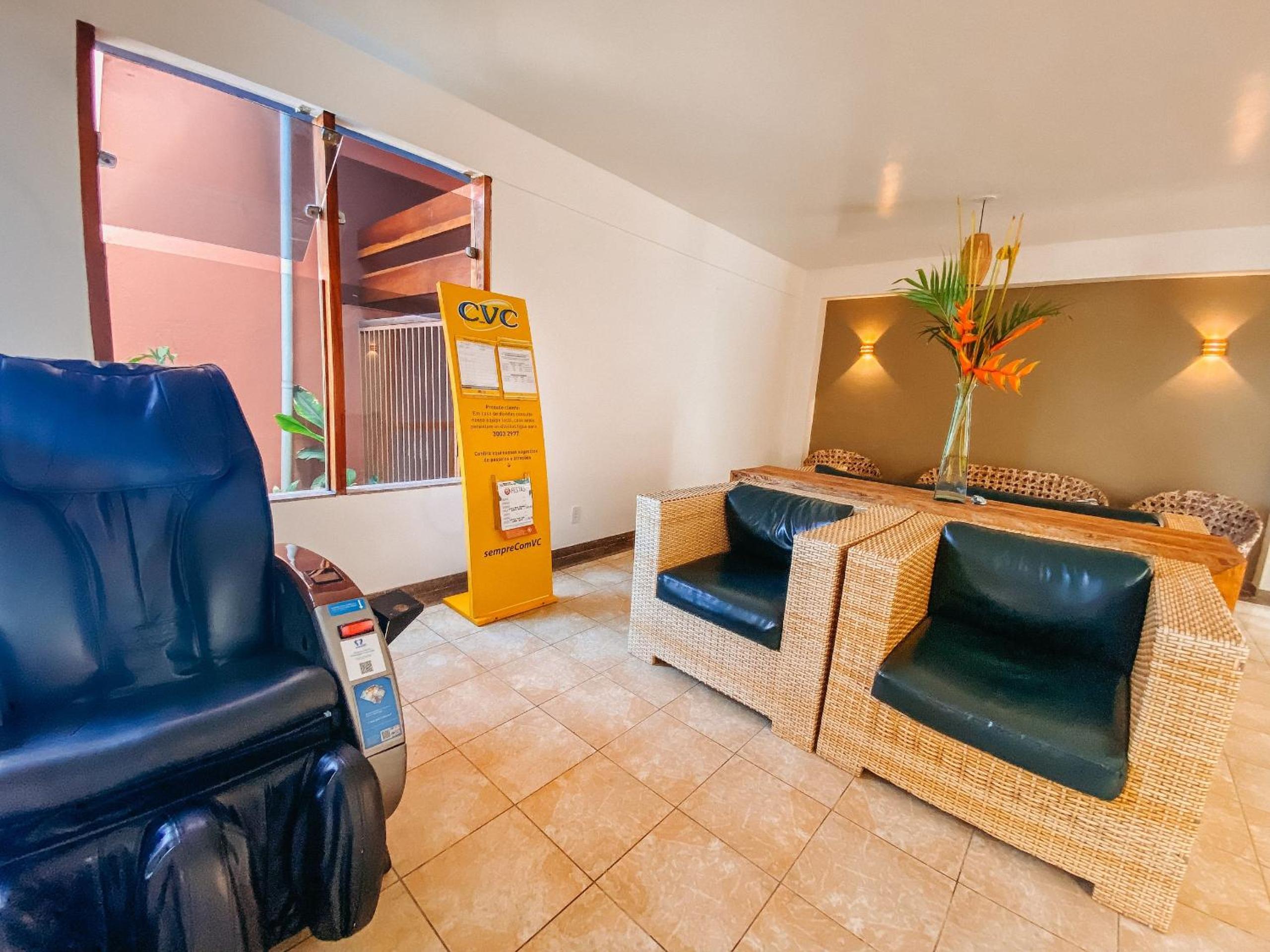 Flat's com 1 quarto, frente praia de Taperapuã, atravessou a rua está na praia, Condomínio Boulevard da Praia conta com piscina, sauna, sala de jogos além 