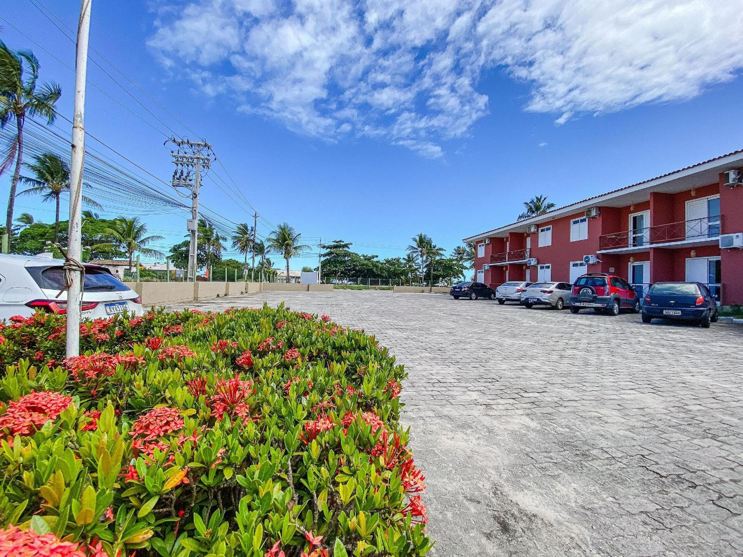 Flat's com 1 quarto, frente praia de Taperapuã, atravessou a rua está na praia, Condomínio Boulevard da Praia conta com piscina, sauna, sala de jogos além 