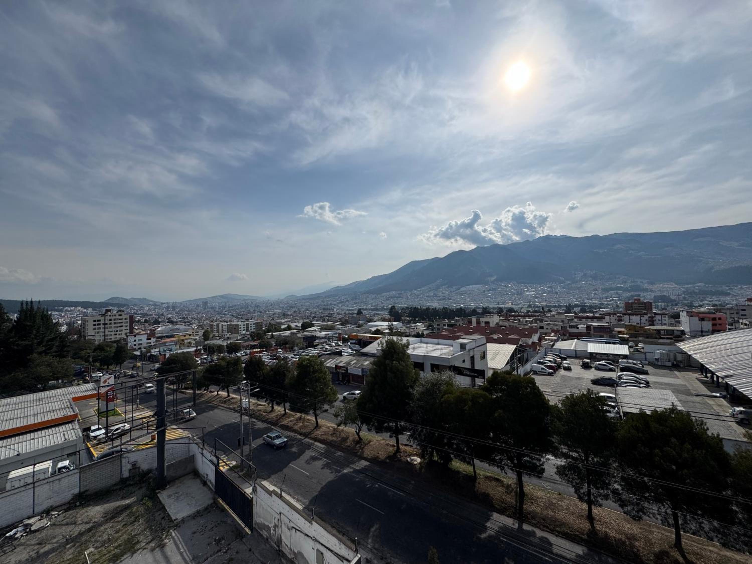 Apartamento norte de Quito, Embajada Americana, Hospital Solca