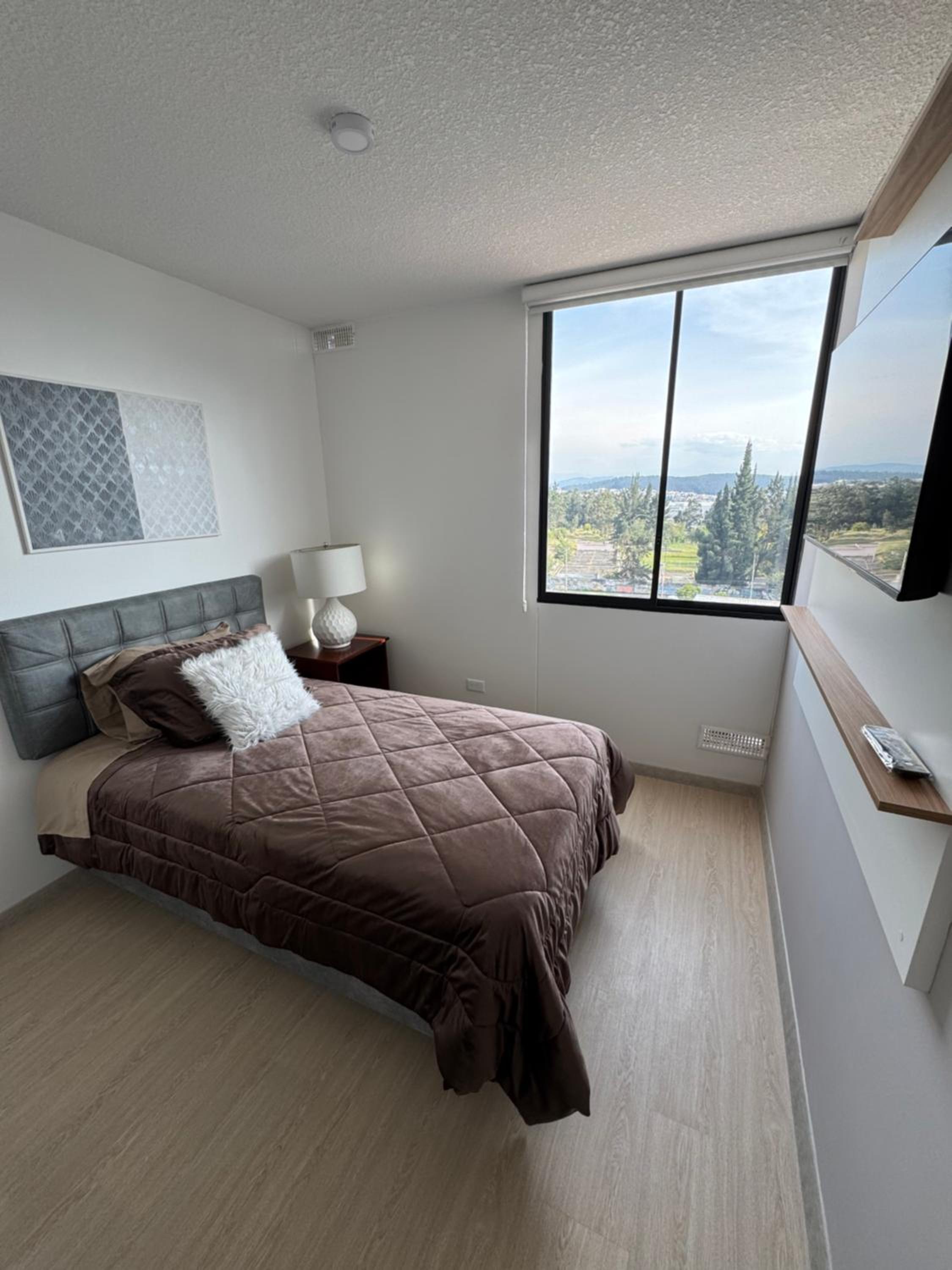 Apartamento norte de Quito, Embajada Americana, Hospital Solca