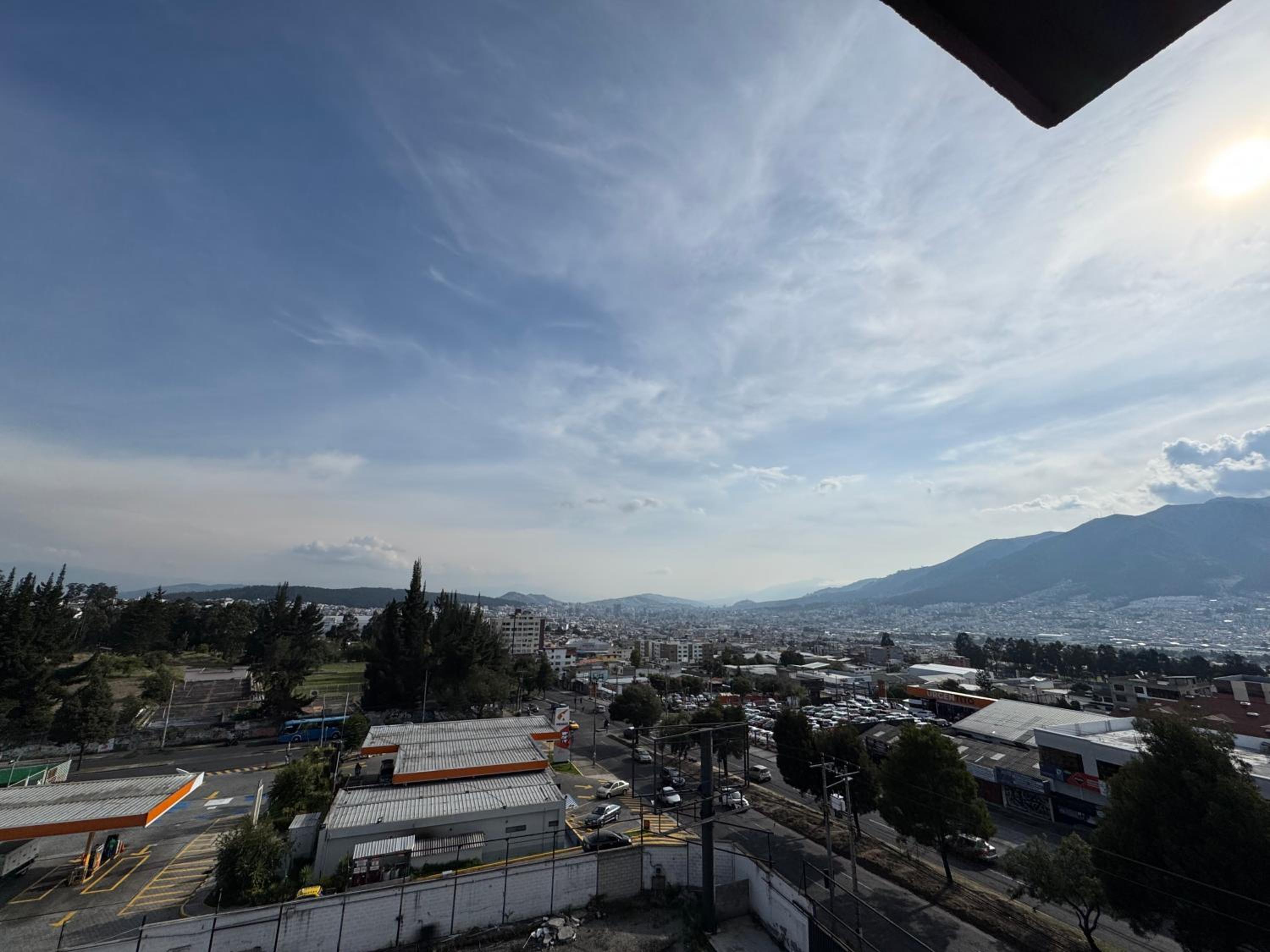Apartamento norte de Quito, Embajada Americana, Hospital Solca