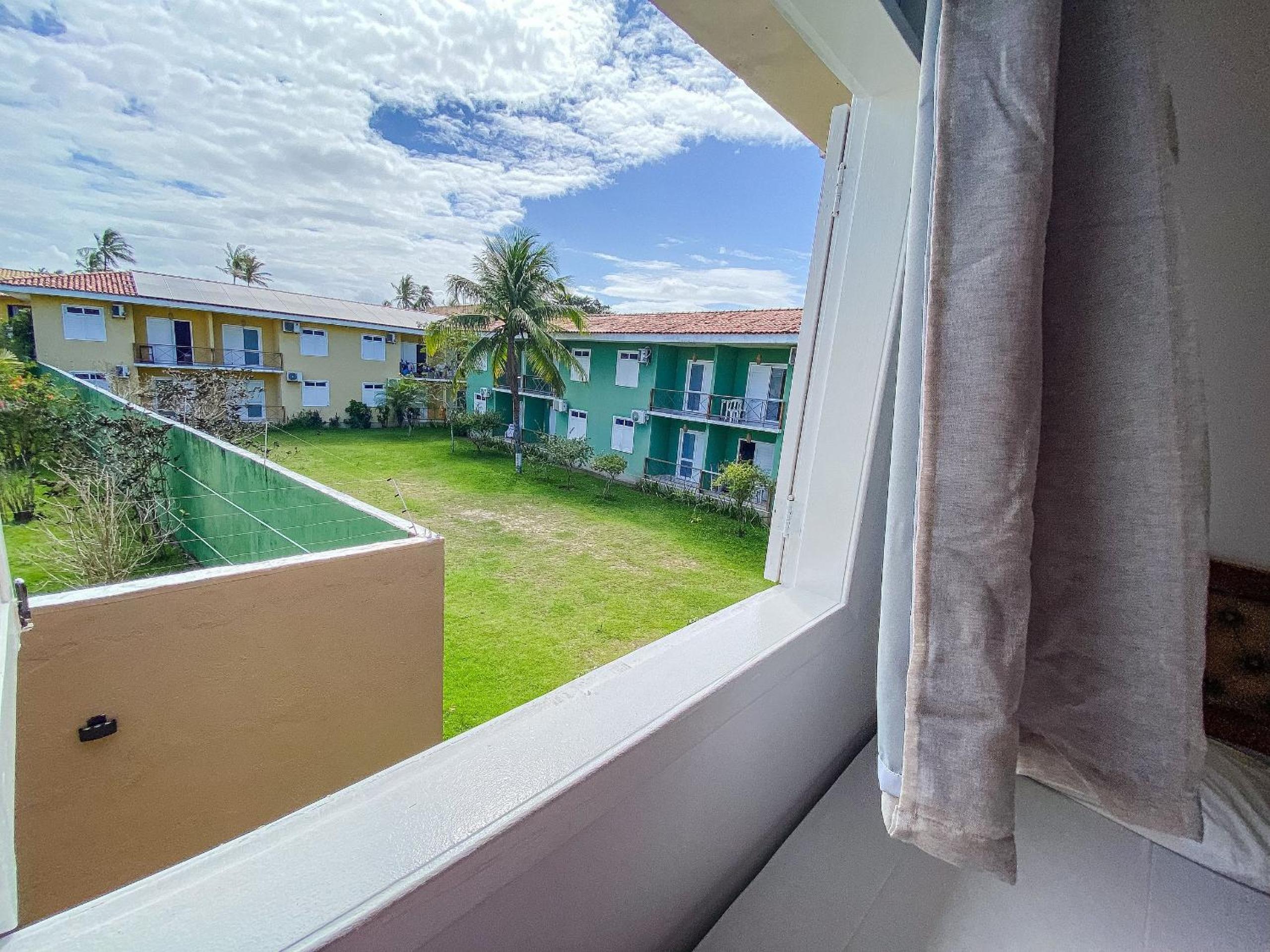 Flat's com 1 quarto, frente praia de Taperapuã, atravessou a rua está na praia, Condomínio Boulevard da Praia conta com piscina, sauna, sala de jogos além 