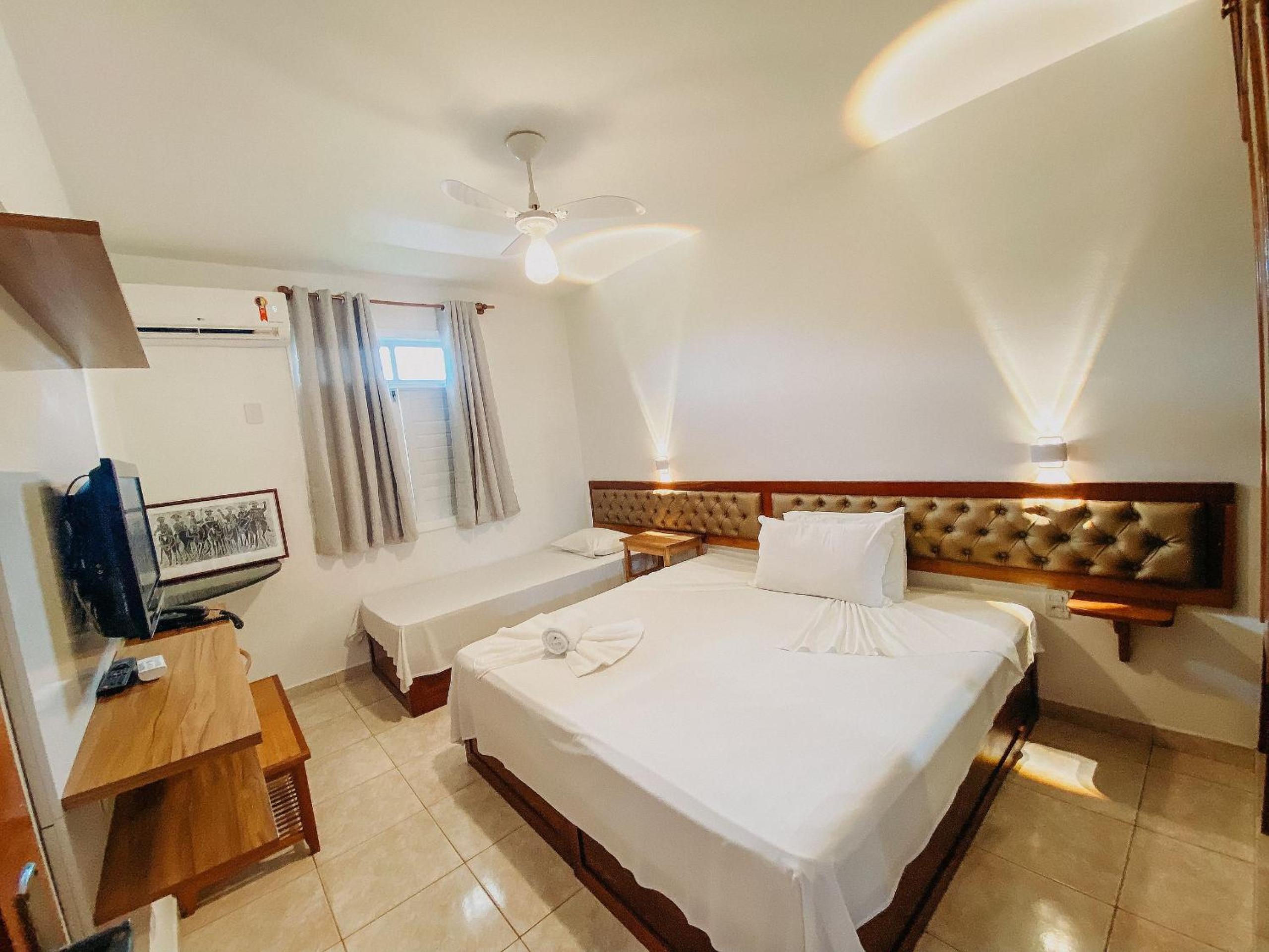 Flat's com 1 quarto, frente praia de Taperapuã, atravessou a rua está na praia, Condomínio Boulevard da Praia conta com piscina, sauna, sala de jogos além 