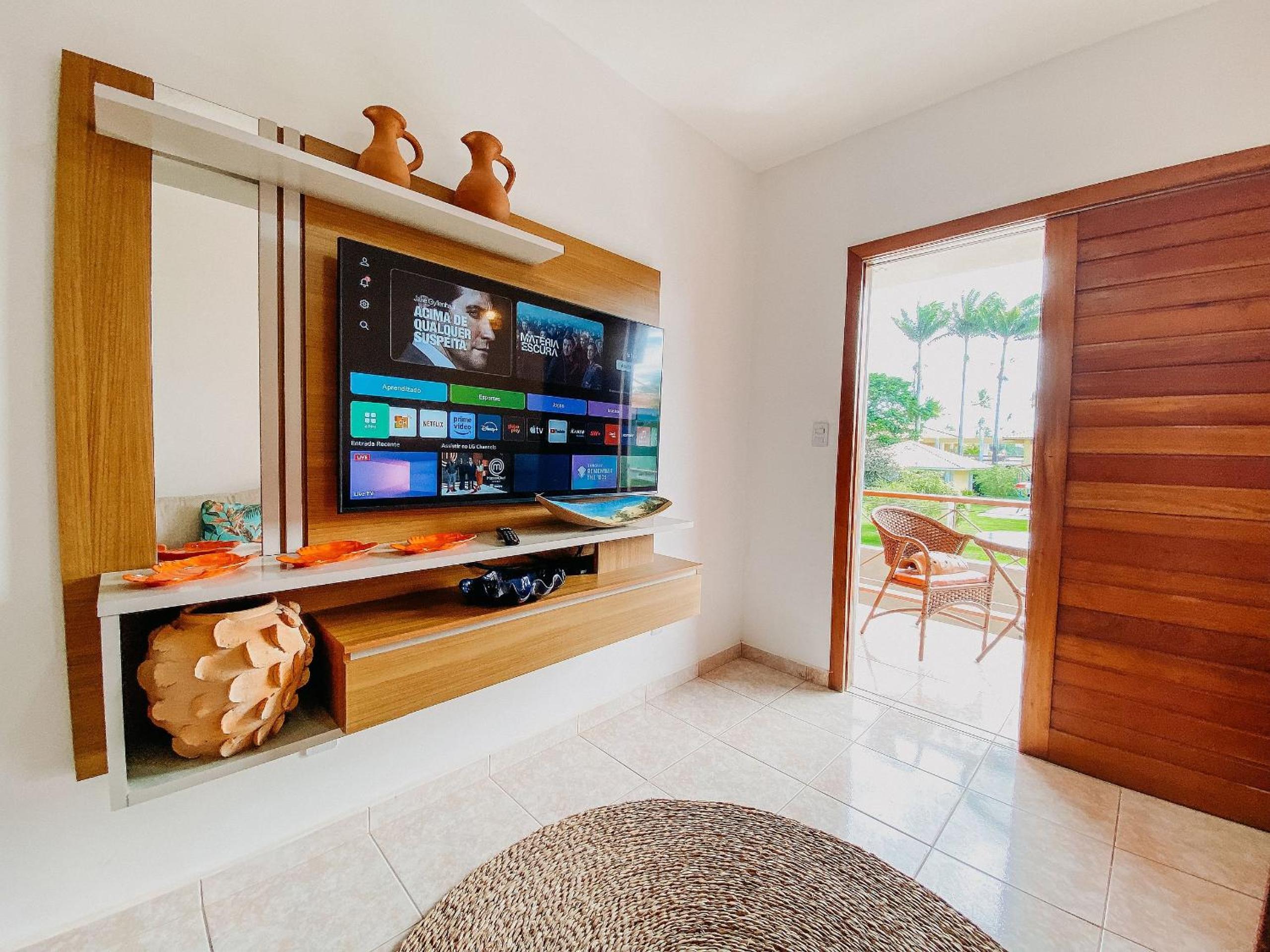 Flat's com 1 quarto, frente praia de Taperapuã, atravessou a rua está na praia, Condomínio Boulevard da Praia conta com piscina, sauna, sala de jogos além 
