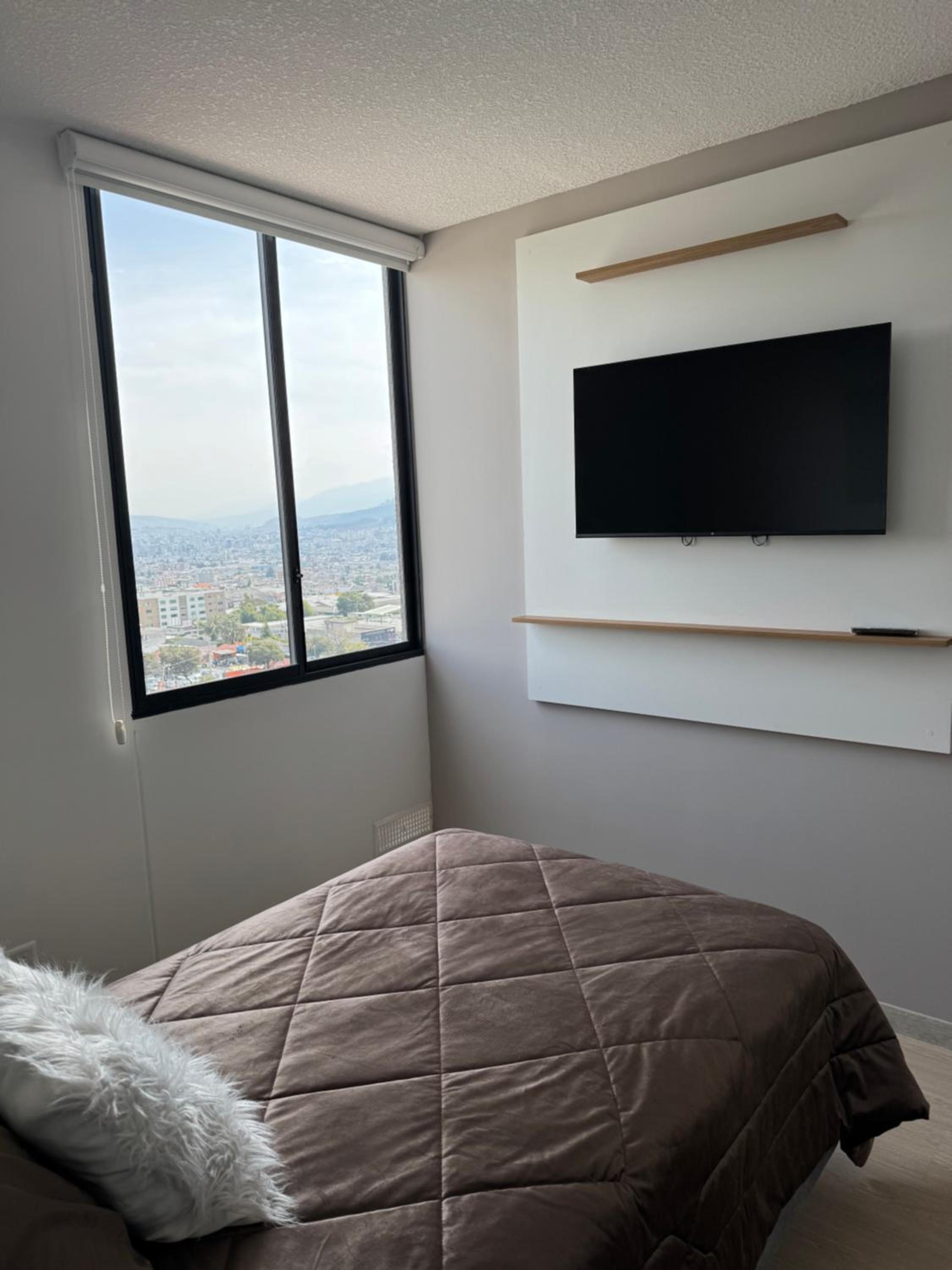 Apartamento norte de Quito, Embajada Americana, Hospital Solca