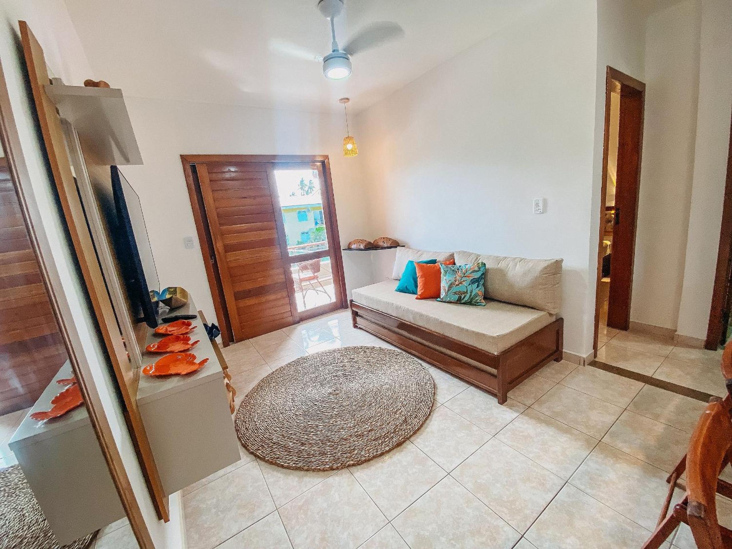 Flat's com 1 quarto, frente praia de Taperapuã, atravessou a rua está na praia, Condomínio Boulevard da Praia conta com piscina, sauna, sala de jogos além 