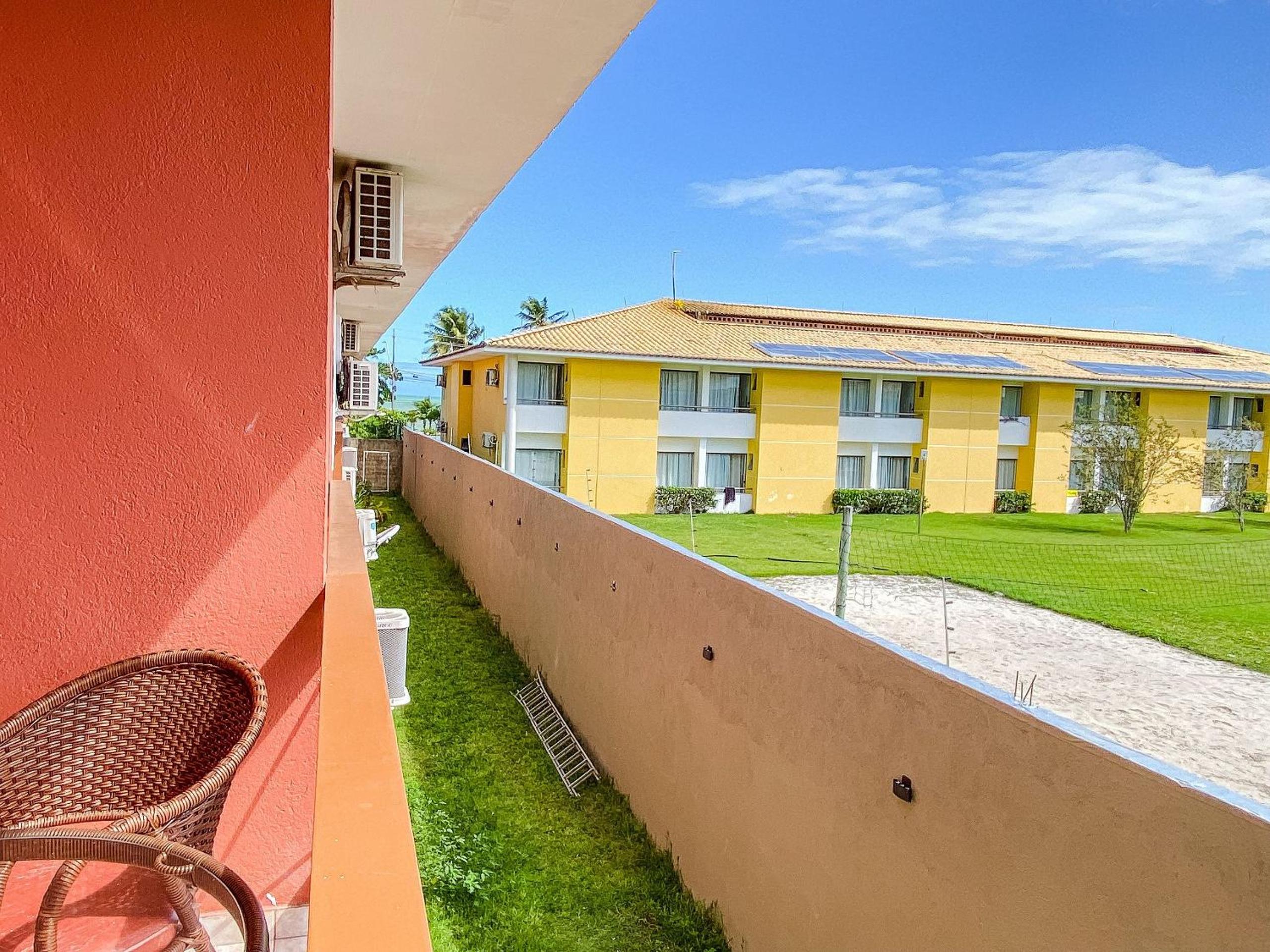Flat's com 1 quarto, frente praia de Taperapuã, atravessou a rua está na praia, Condomínio Boulevard da Praia conta com piscina, sauna, sala de jogos além 