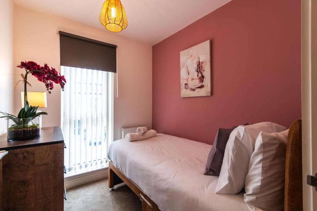 Spacious House Close to Royal Derby Hospital, Free Parking & Garden view 4