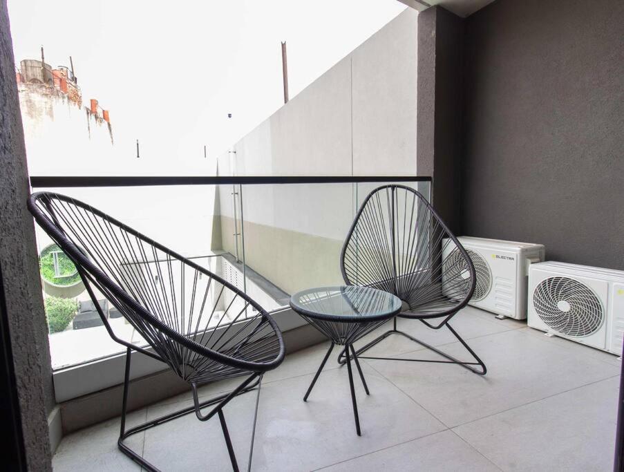Luxe 1-BR Apartment, Balcony and Pool by depptö