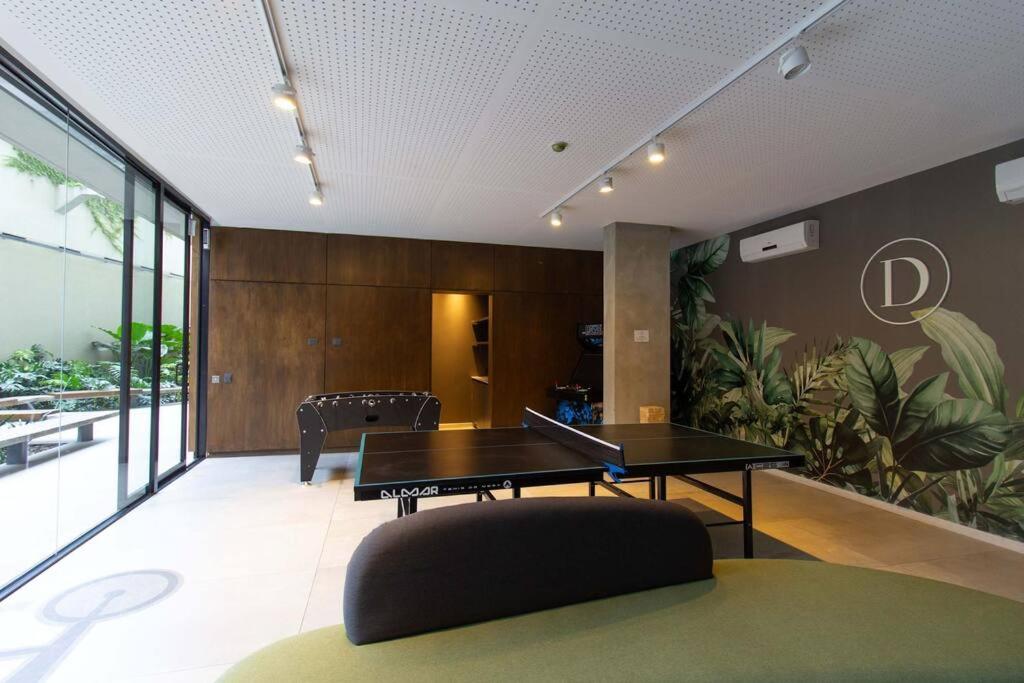 Luxe 1-BR Apartment, Balcony and Pool by depptö