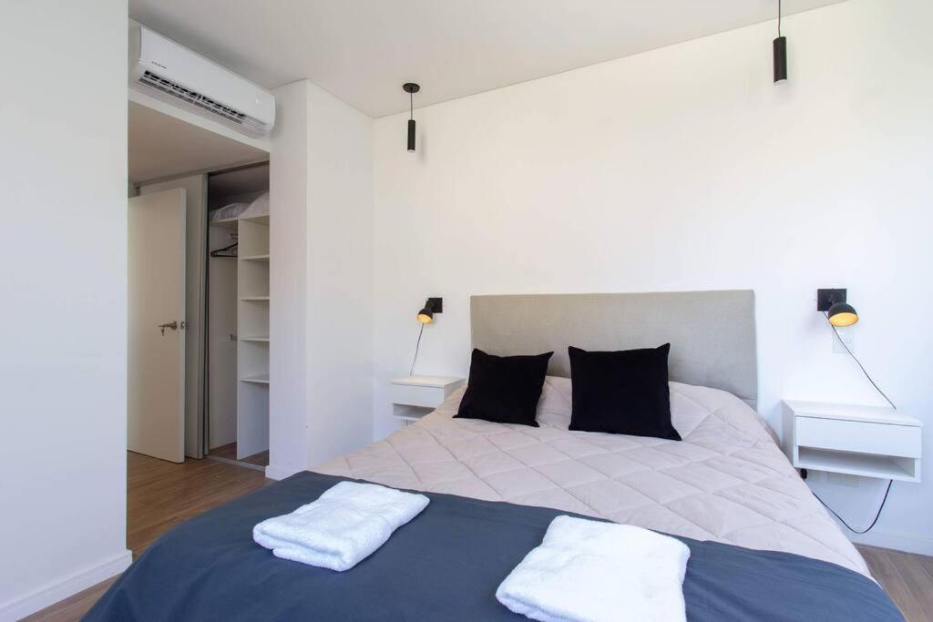 Luxe 1-BR Apartment, Balcony and Pool by depptö