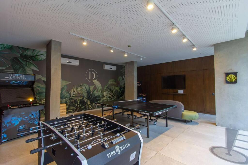Luxe 1-BR Apartment, Balcony and Pool by depptö