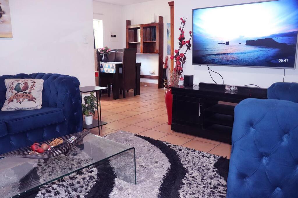 Spacious 3 Bedroom Apartment at Blandford with a Pool view 3