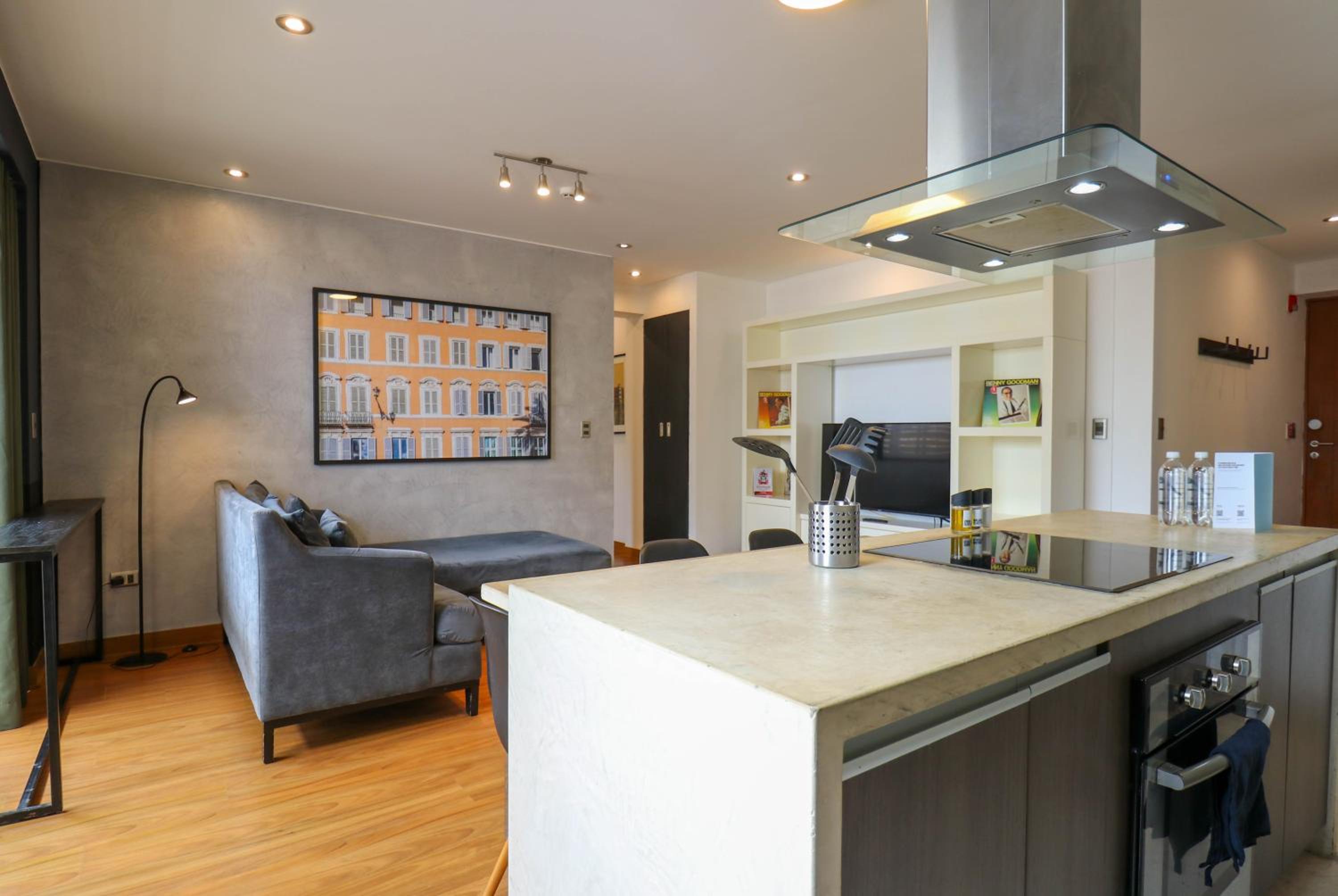 Astonishing 2BR at Malecon view 3