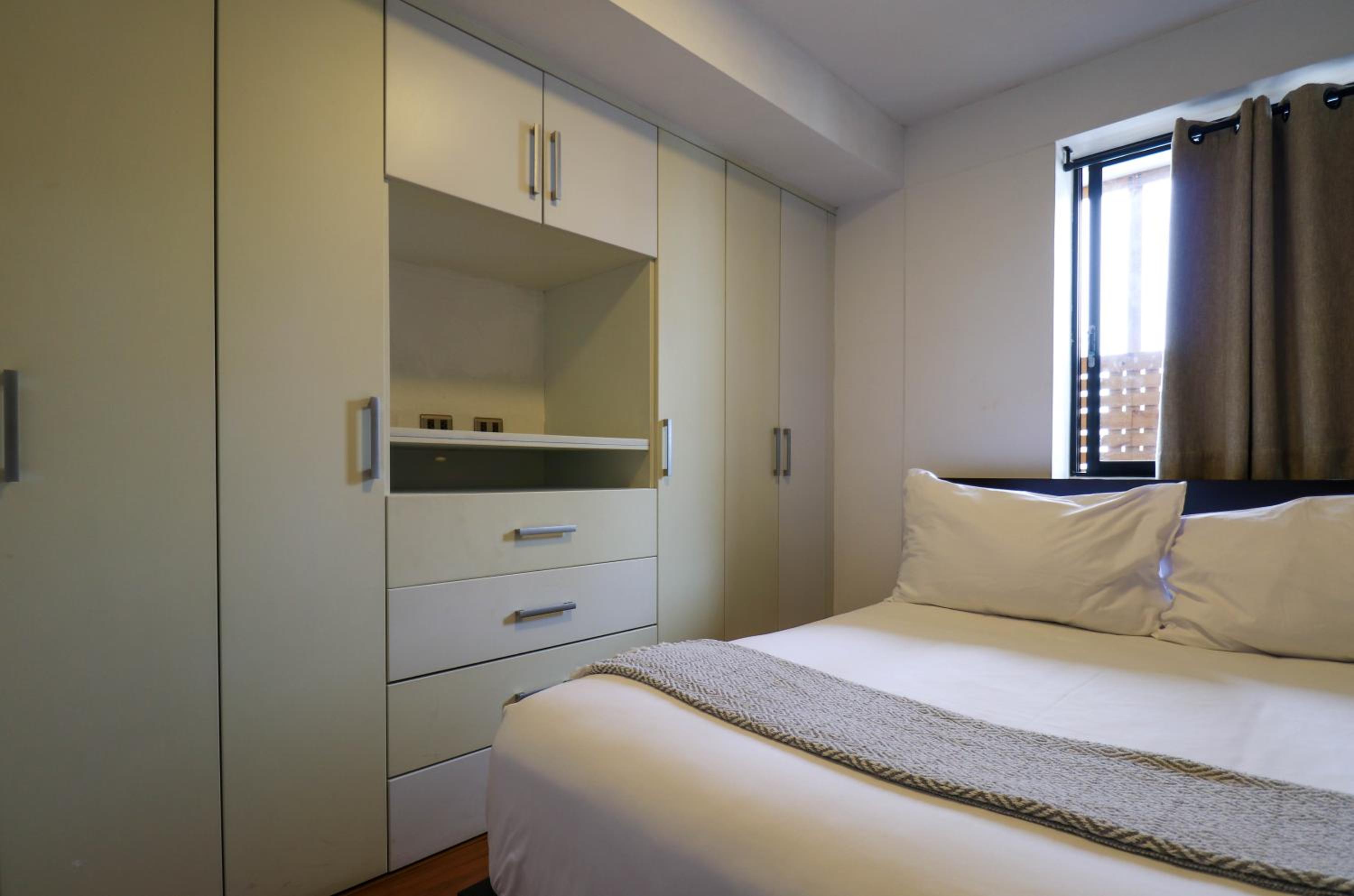 Astonishing 2BR at Malecon view 4