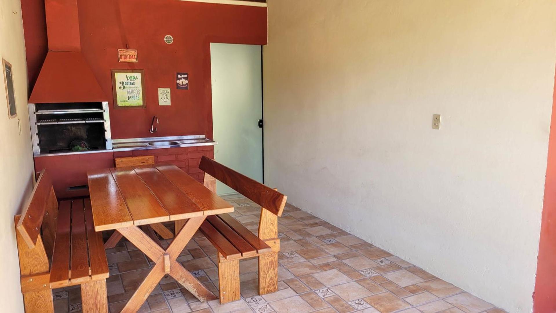Casa a 2 quadras da Praia de Zimbros RW2724