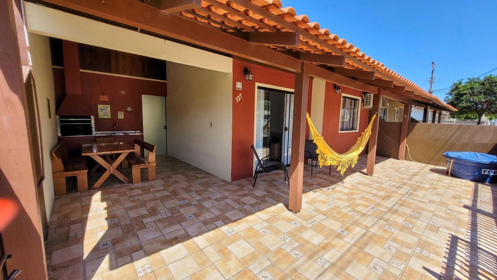 Casa a 2 quadras da Praia de Zimbros RW2724