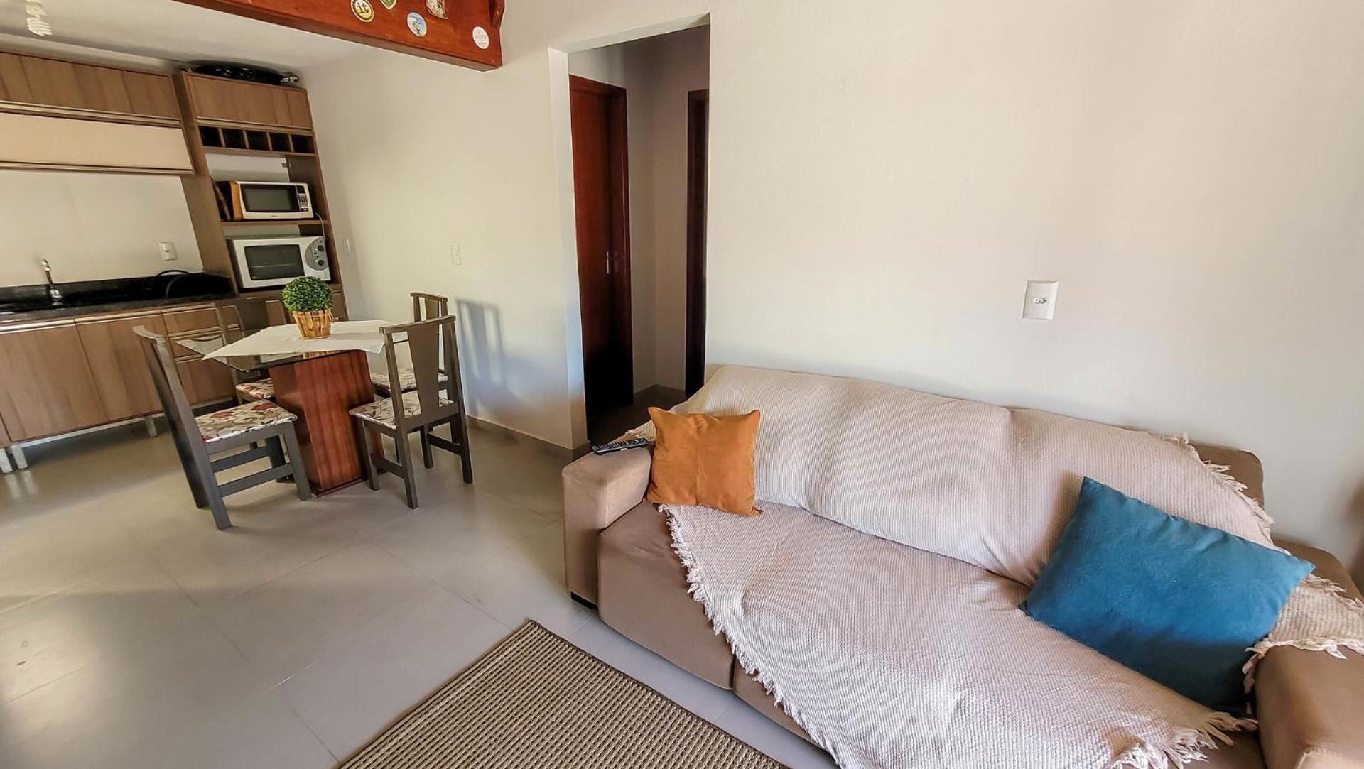 Casa a 2 quadras da Praia de Zimbros RW2724