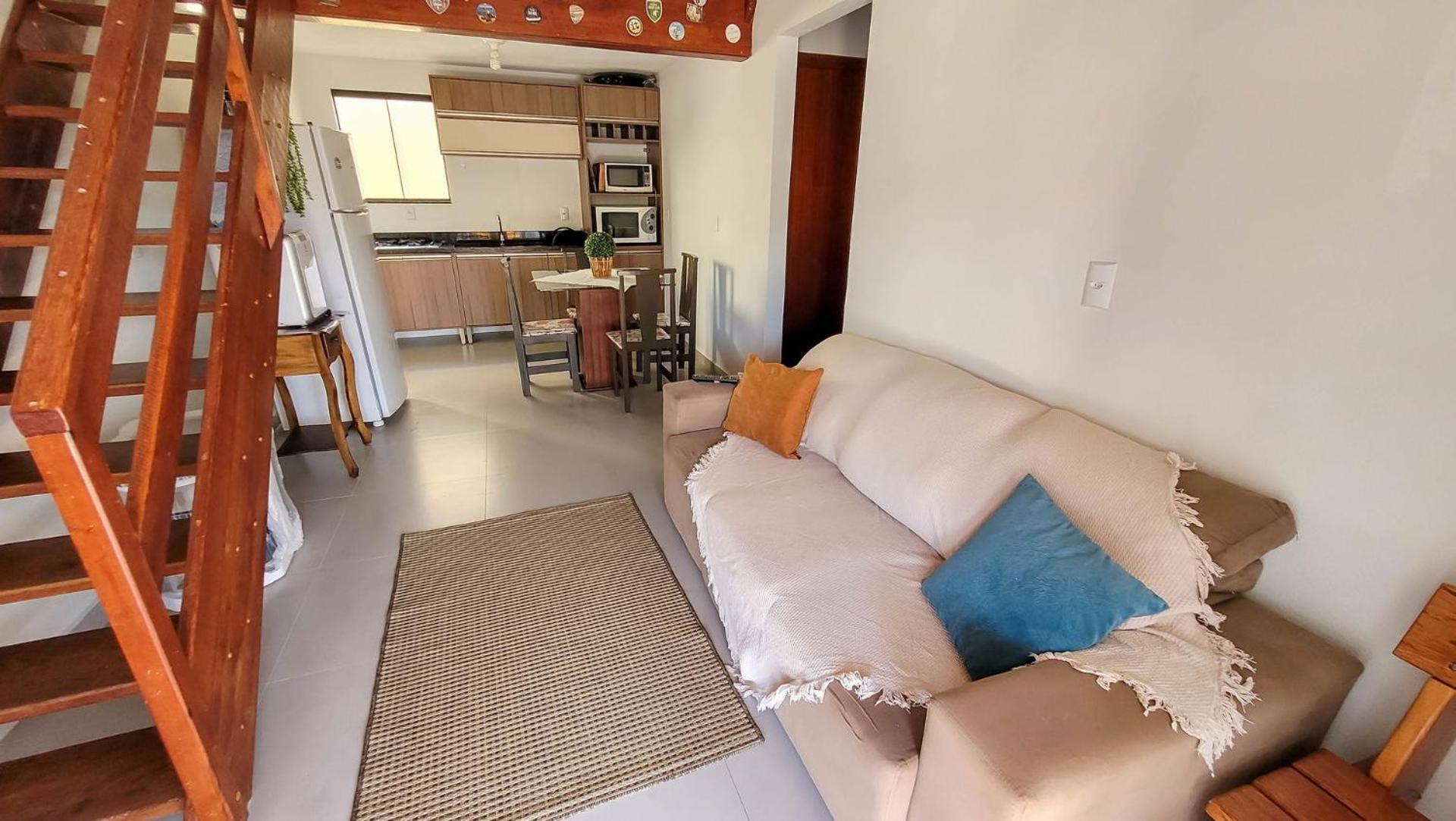 Casa a 2 quadras da Praia de Zimbros RW2724