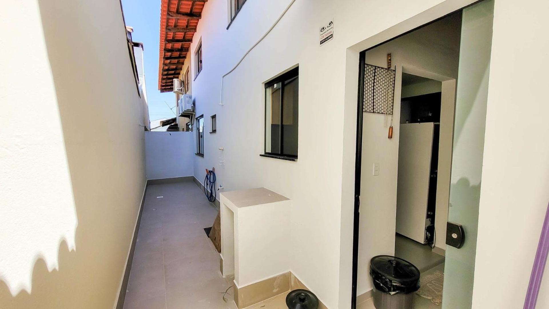 Casa a 2 quadras da Praia de Zimbros RW2724