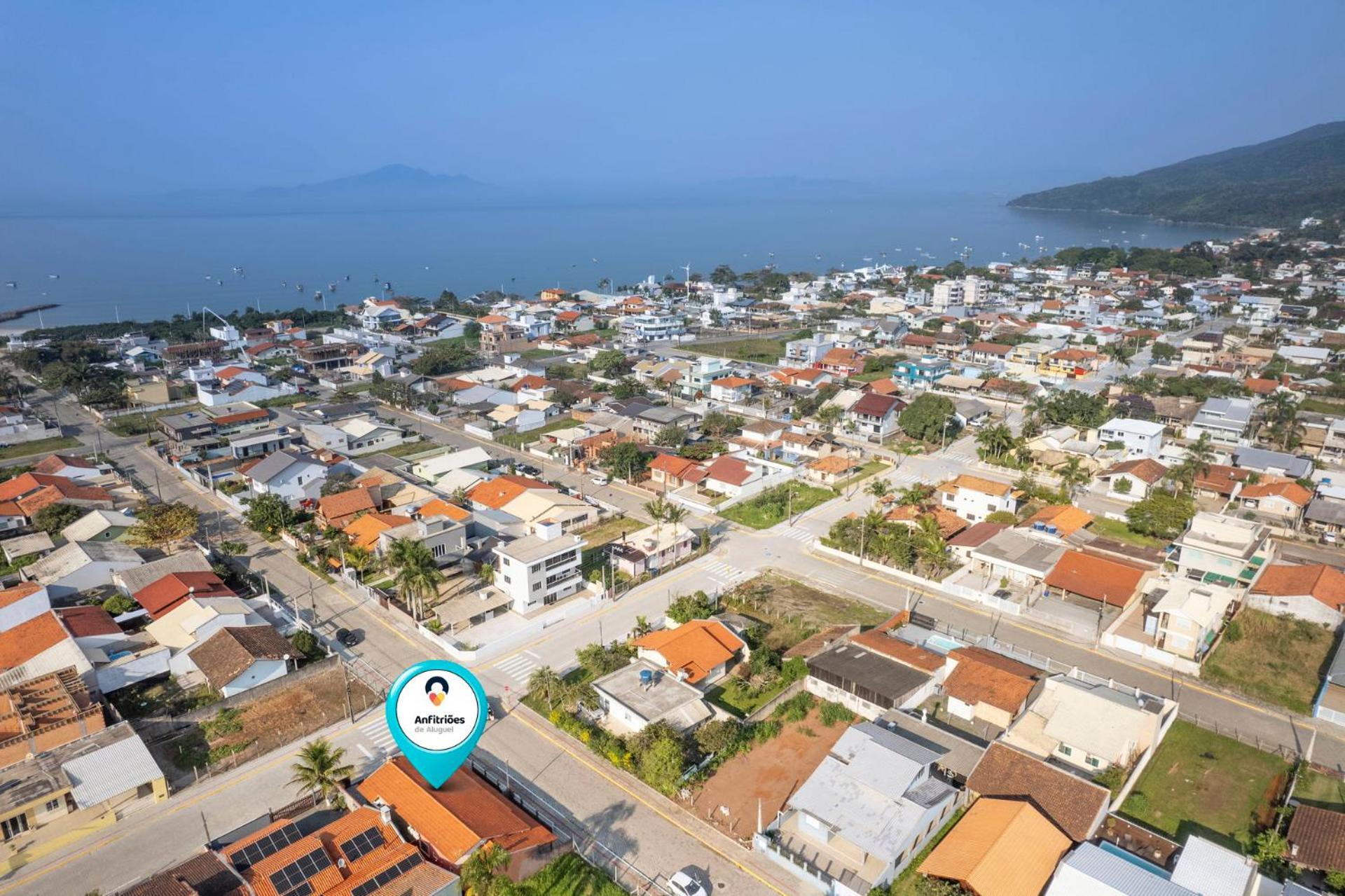 Casa a 2 quadras da Praia de Zimbros RW2724