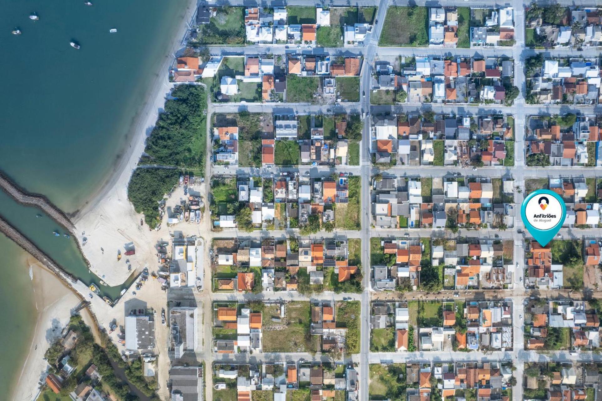 Casa a 2 quadras da Praia de Zimbros RW2724