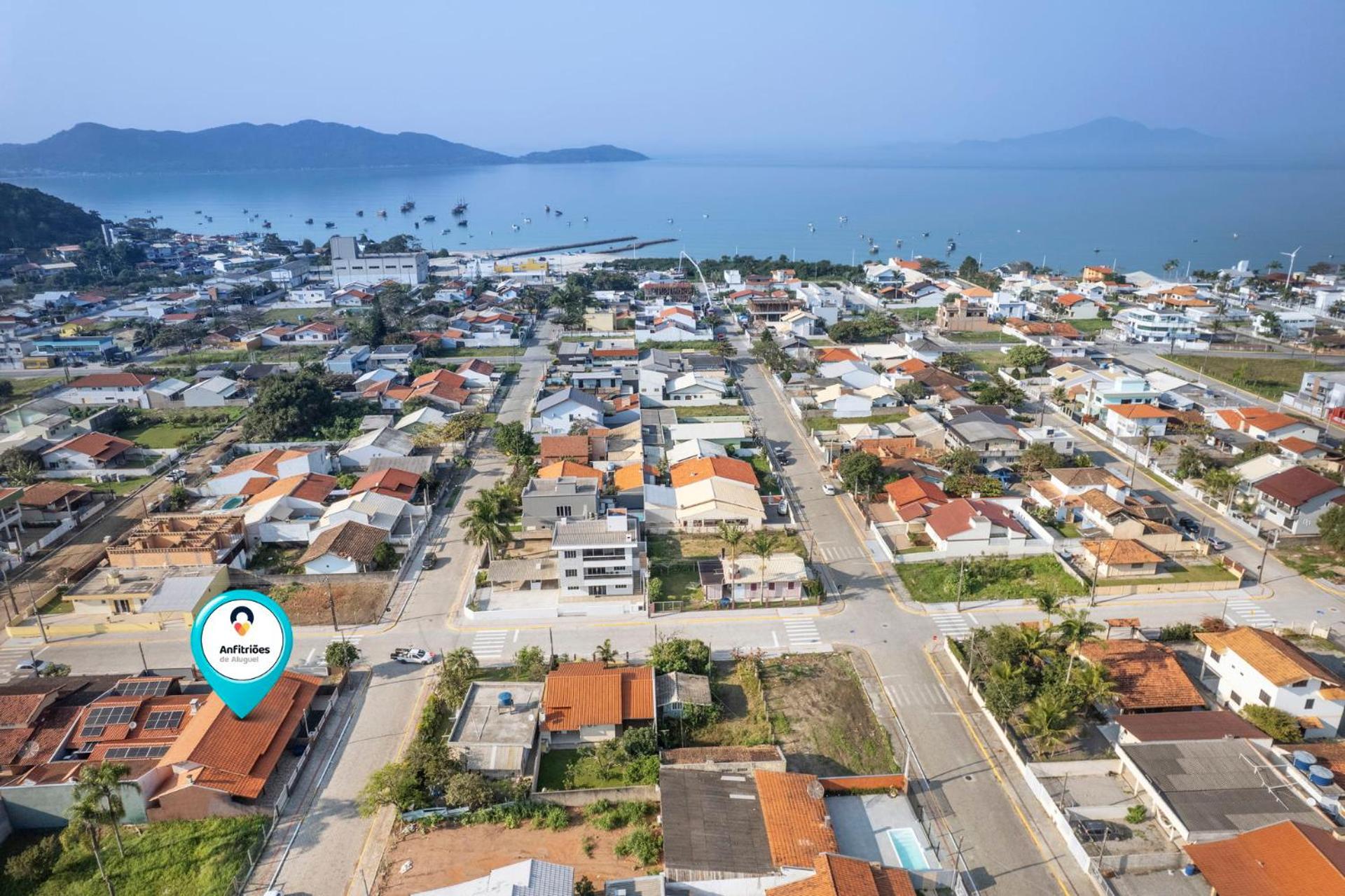 Casa a 2 quadras da Praia de Zimbros RW2724
