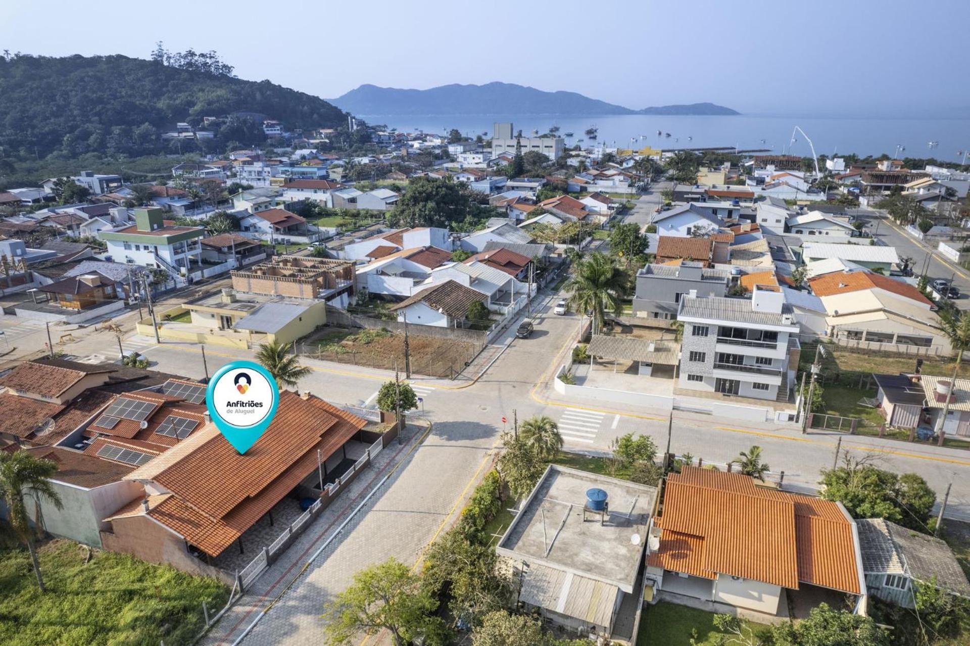 Casa a 2 quadras da Praia de Zimbros RW2724