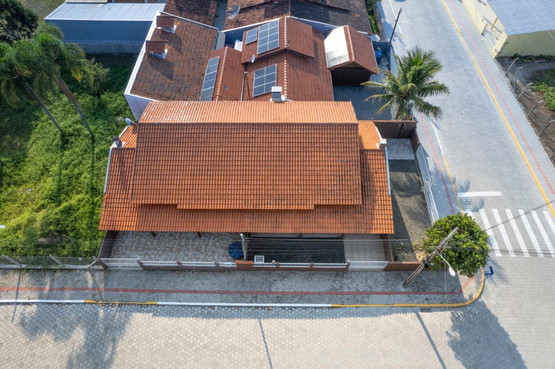 Casa a 2 quadras da Praia de Zimbros RW2724