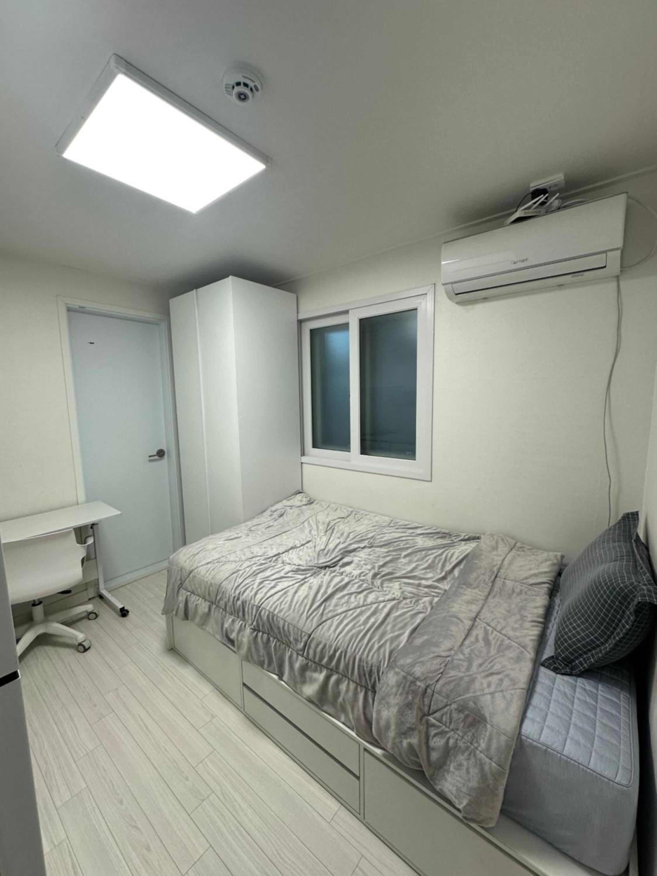 Neat White House with Promenade 202 view 4