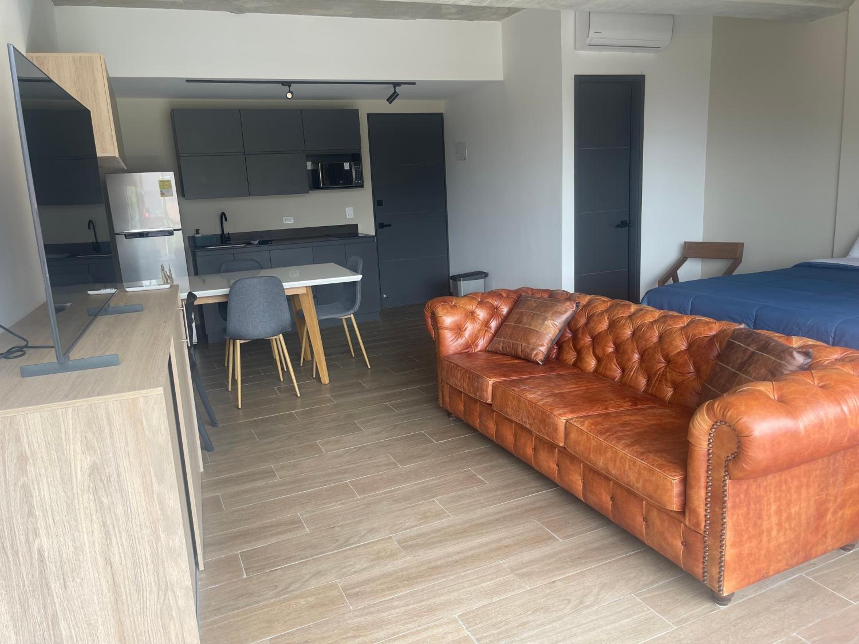 Apartamento con vista y aire acondicionado cerca a El Tesoro