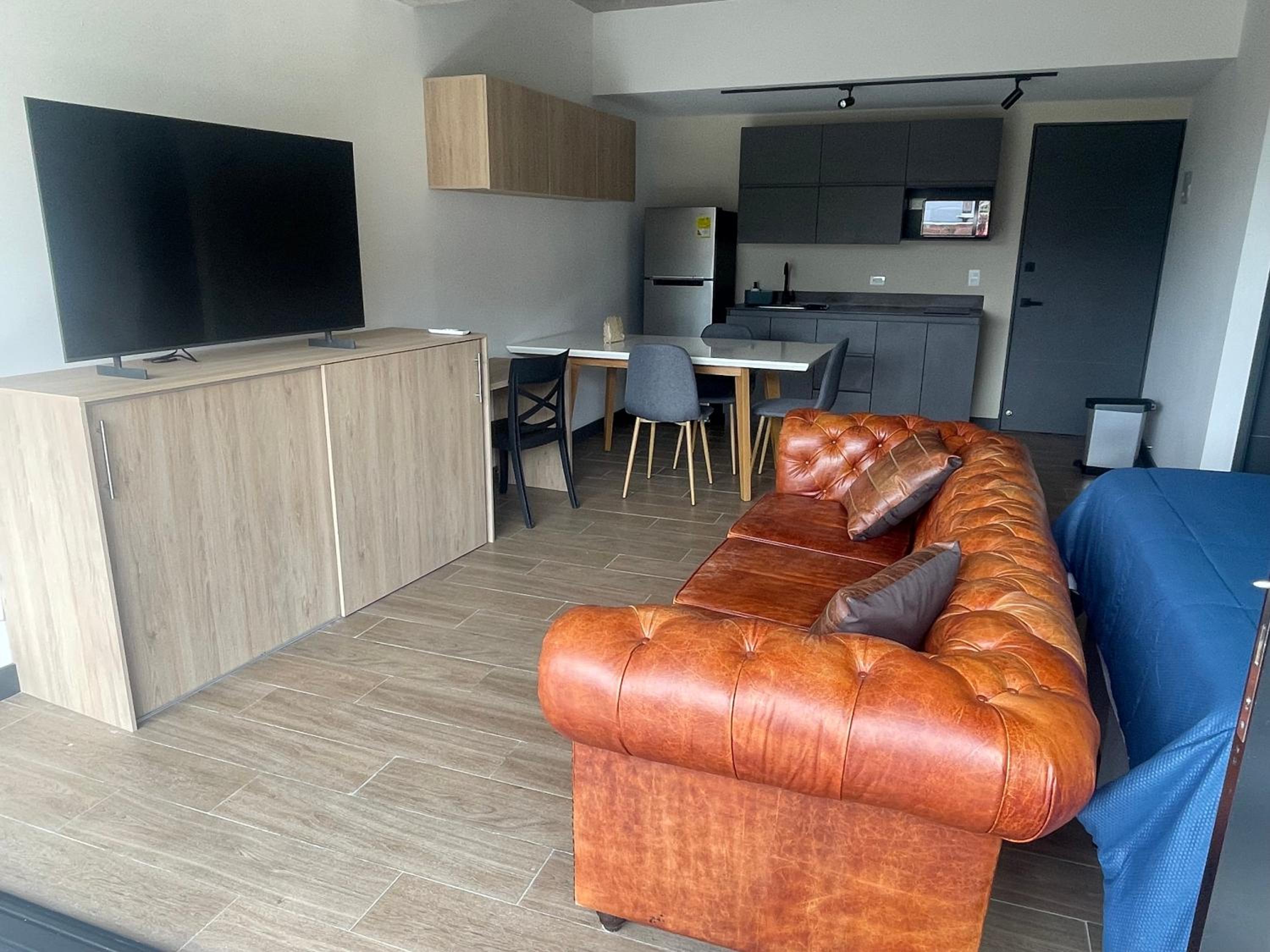 Apartamento con vista y aire acondicionado cerca a El Tesoro