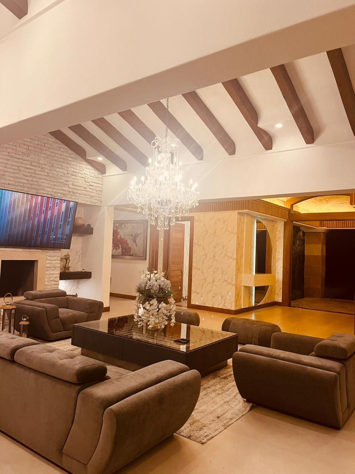 Crypto Hotel Boutique La Reina - Armored Mansion