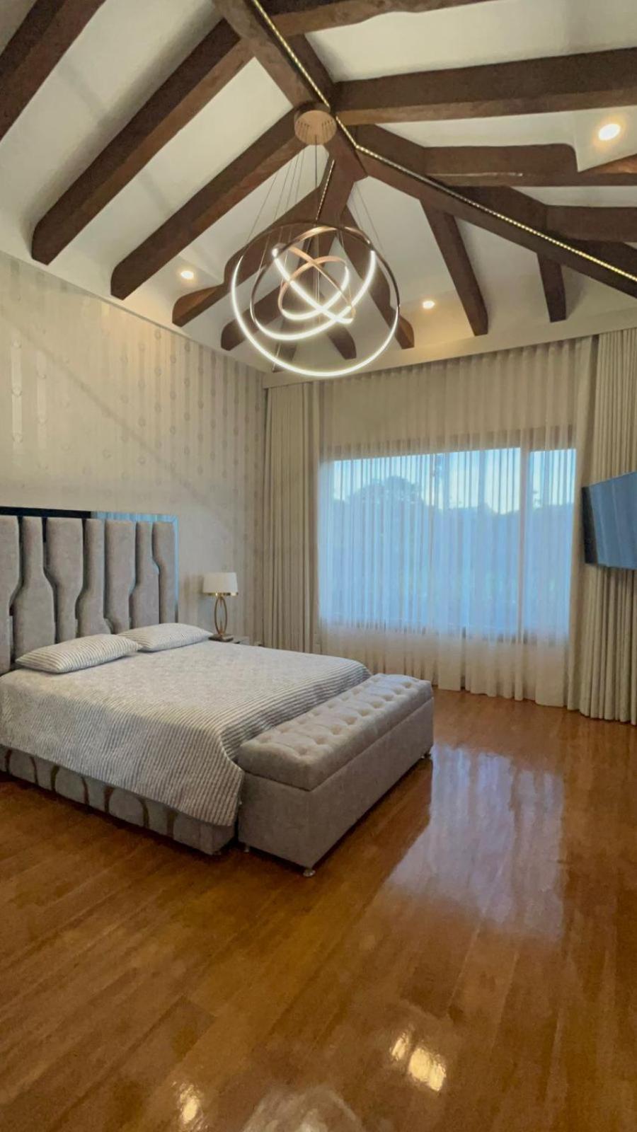 Crypto Hotel Boutique La Reina - Armored Mansion