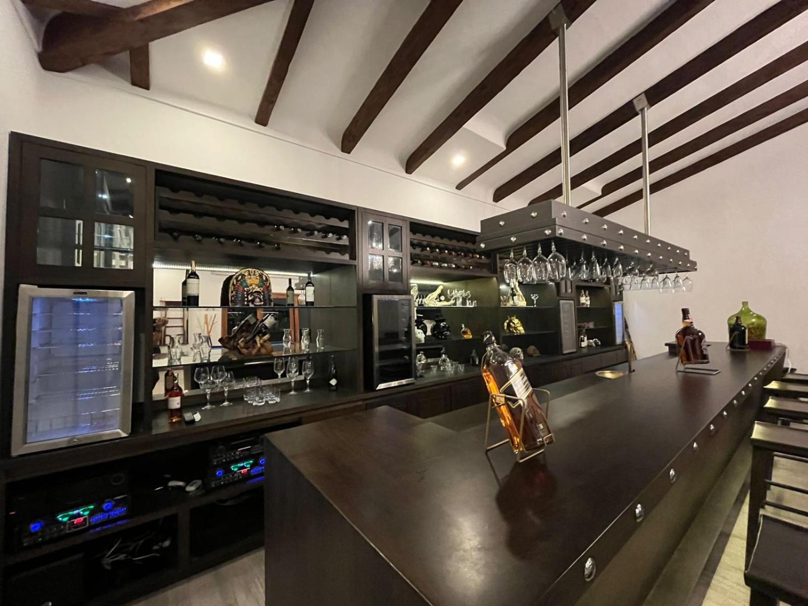 Crypto Hotel Boutique La Reina - Armored Mansion