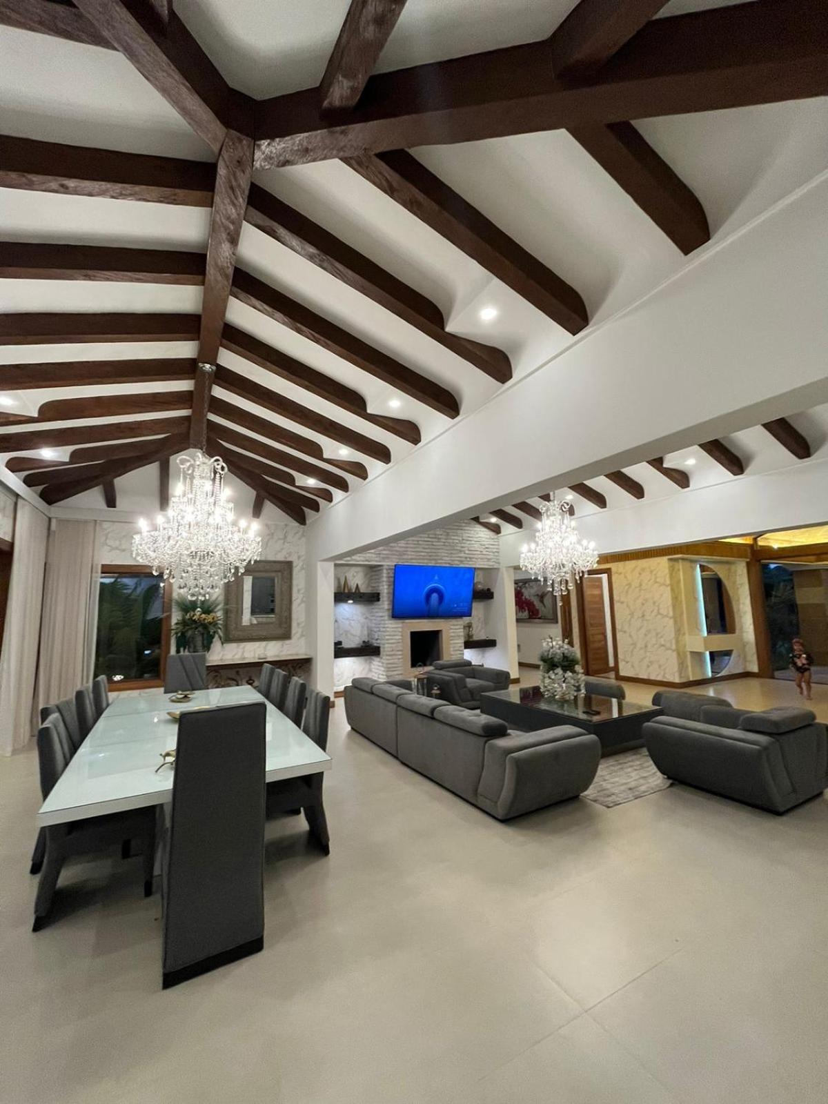 Crypto Hotel Boutique La Reina - Armored Mansion