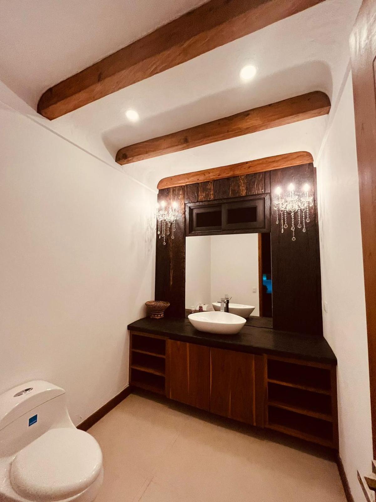 Crypto Hotel Boutique La Reina - Armored Mansion
