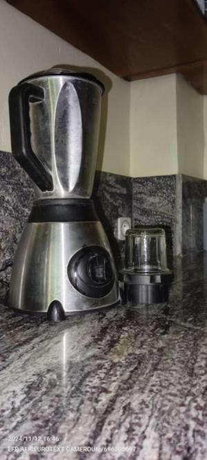AFRIEUROTEXT Kamerun-High Standing-Appartements-Wifi-Security-Restaurant-modern Kitchen