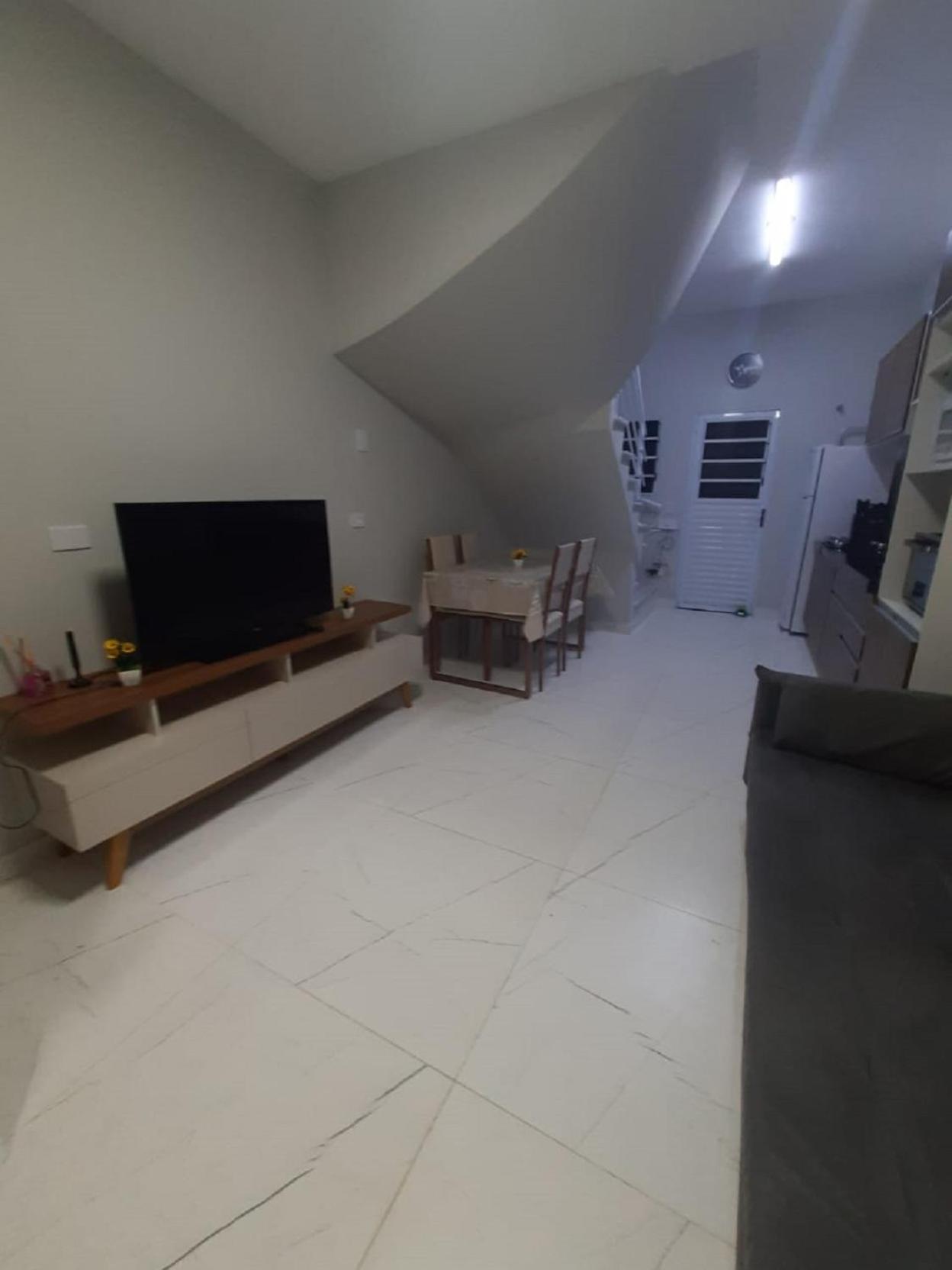 Peruíbe: Casa em Condomínio c/ Piscina
